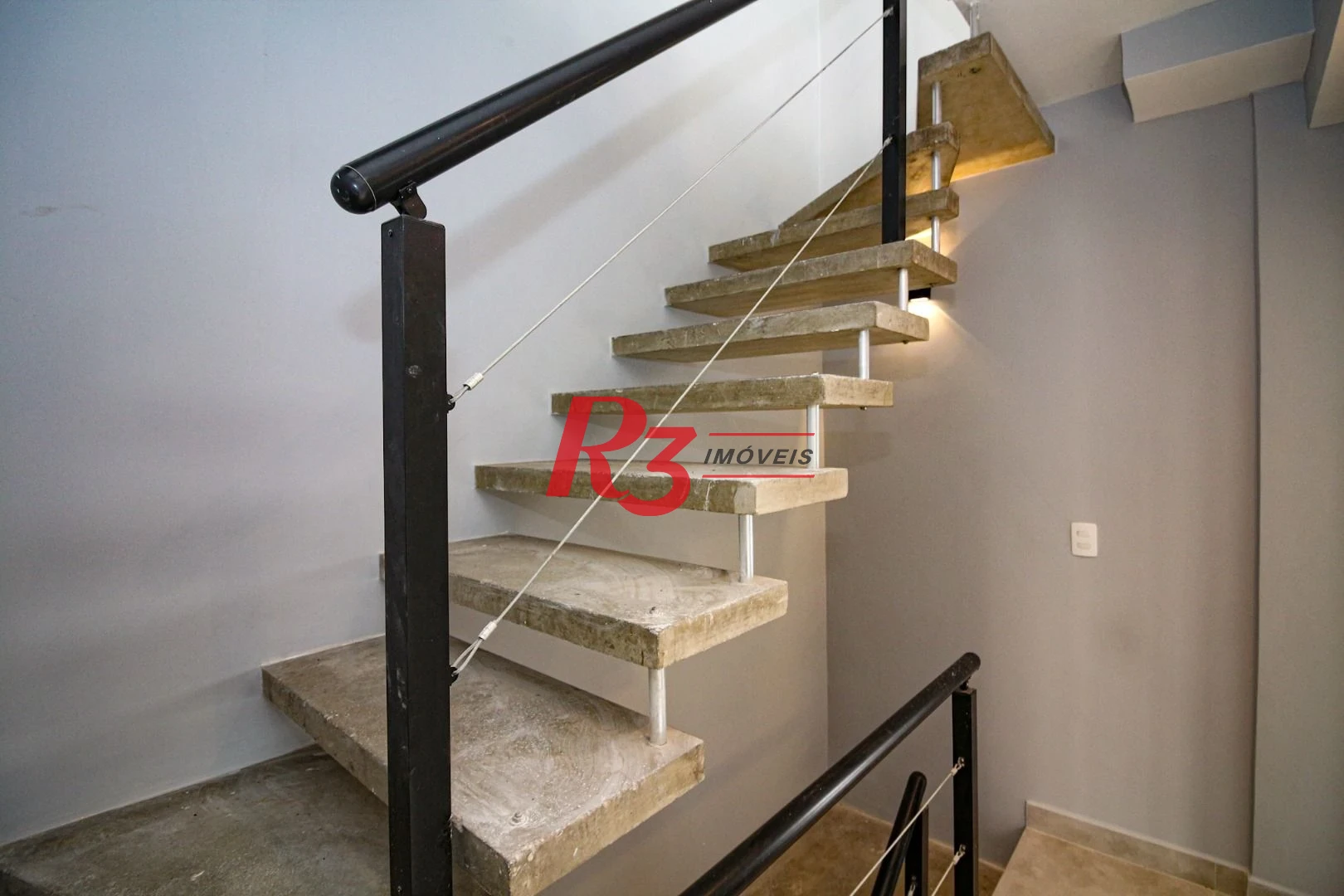 Sobrado com 2 dormitórios, 98 m² - venda por R$ 690.000,00 ou aluguel por R$ 5.500,00/mês - Marapé - Santos/SP