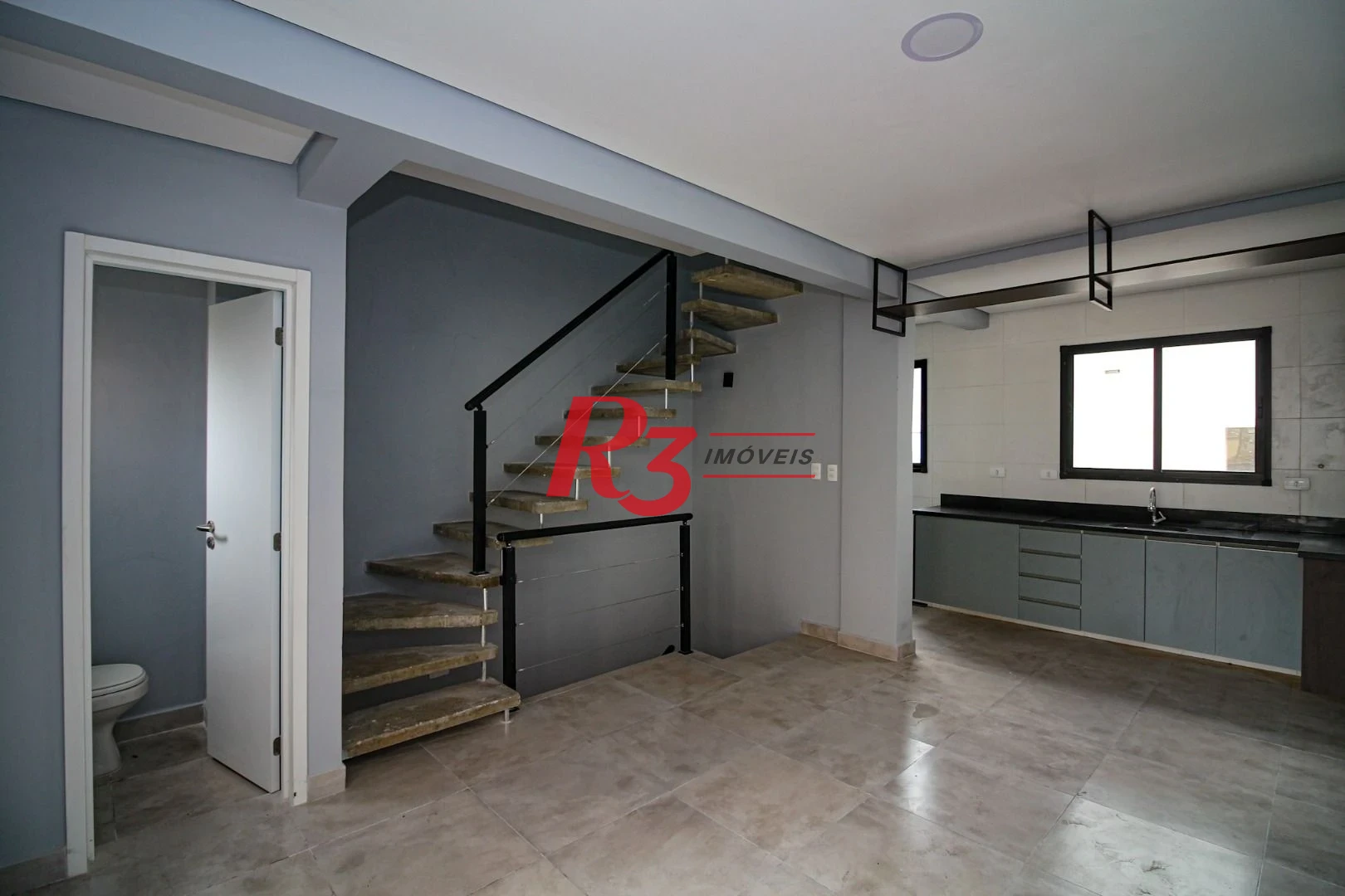 Sobrado com 2 dormitórios, 98 m² - venda por R$ 690.000,00 ou aluguel por R$ 5.500,00/mês - Marapé - Santos/SP