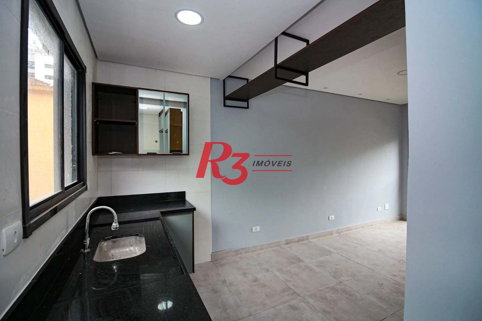 Sobrado com 2 dormitórios, 98 m² - venda por R$ 690.000,00 ou aluguel por R$ 5.500,00/mês - Marapé - Santos/SP