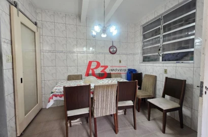 Sobrado com 2 dormitórios à venda, 98 m² por R$ 650.000,00 - Campo Grande - Santos/SP