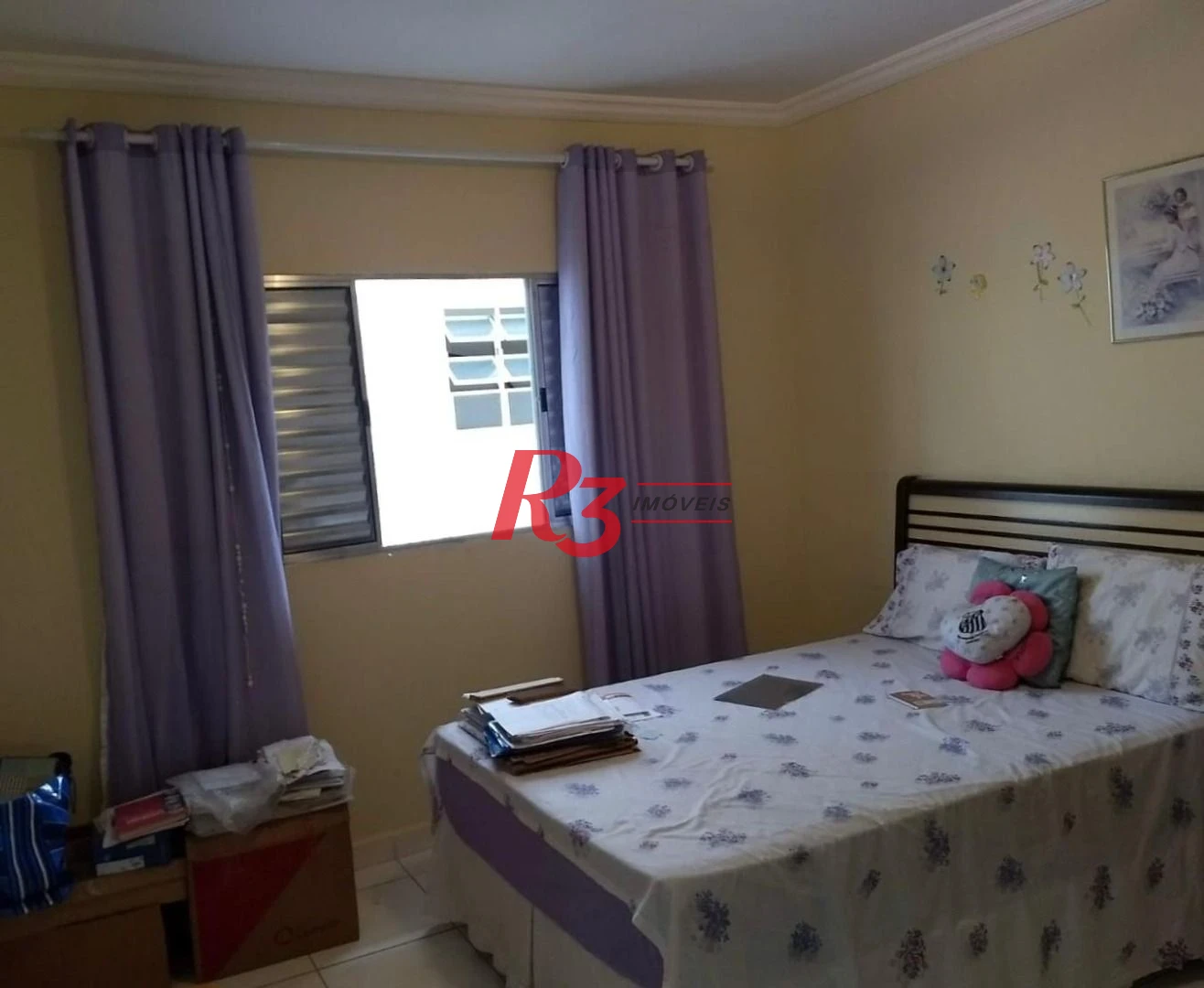 Linda casa localizada no coração de São Vicente, próxima à Estação do VLT Antônio Emmerick e ao lado do Parque Bitaru. Ideal para quem aprecia pratici