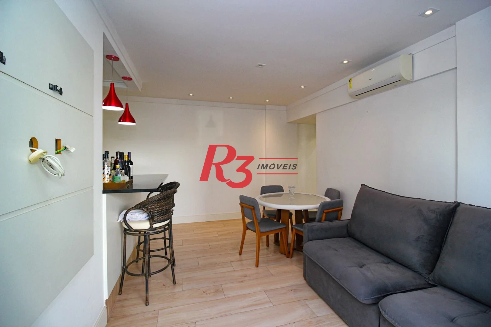 UM DORMITORIO SEMINOVO PONTA DA PRAIA VISTA MAR