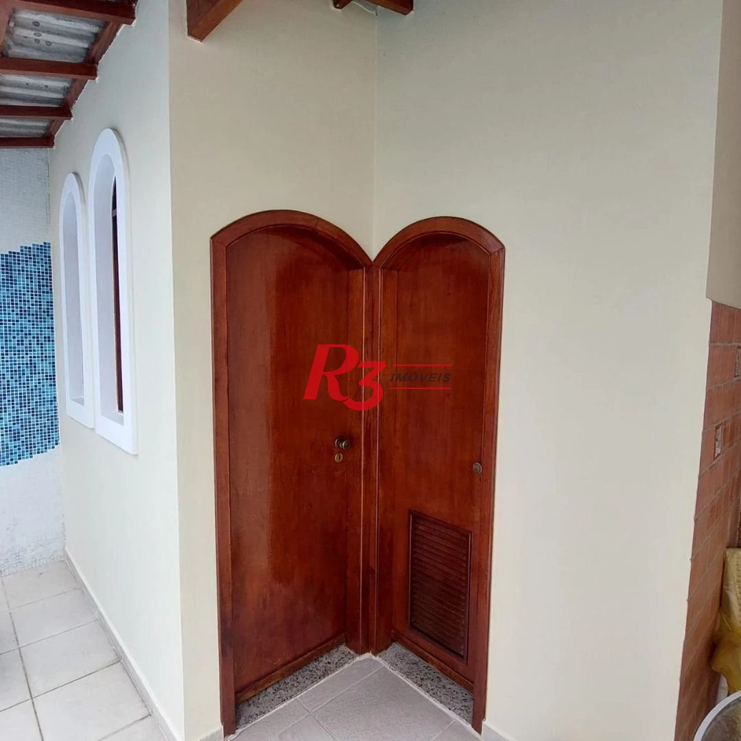 Sobrado á venda 3 quartos 2 Suítes Piscina Churrasqueira 5 vgs Boqueirão.