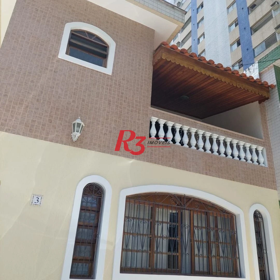Sobrado á venda 3 quartos 2 Suítes Piscina Churrasqueira 5 vgs Boqueirão.