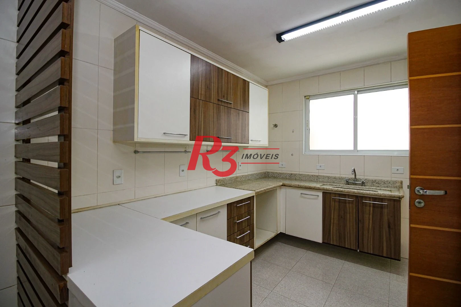 Casa com 4 dormitórios para alugar, 320 m² por R$ 10.000,00/mês - Gonzaga - Santos/SP