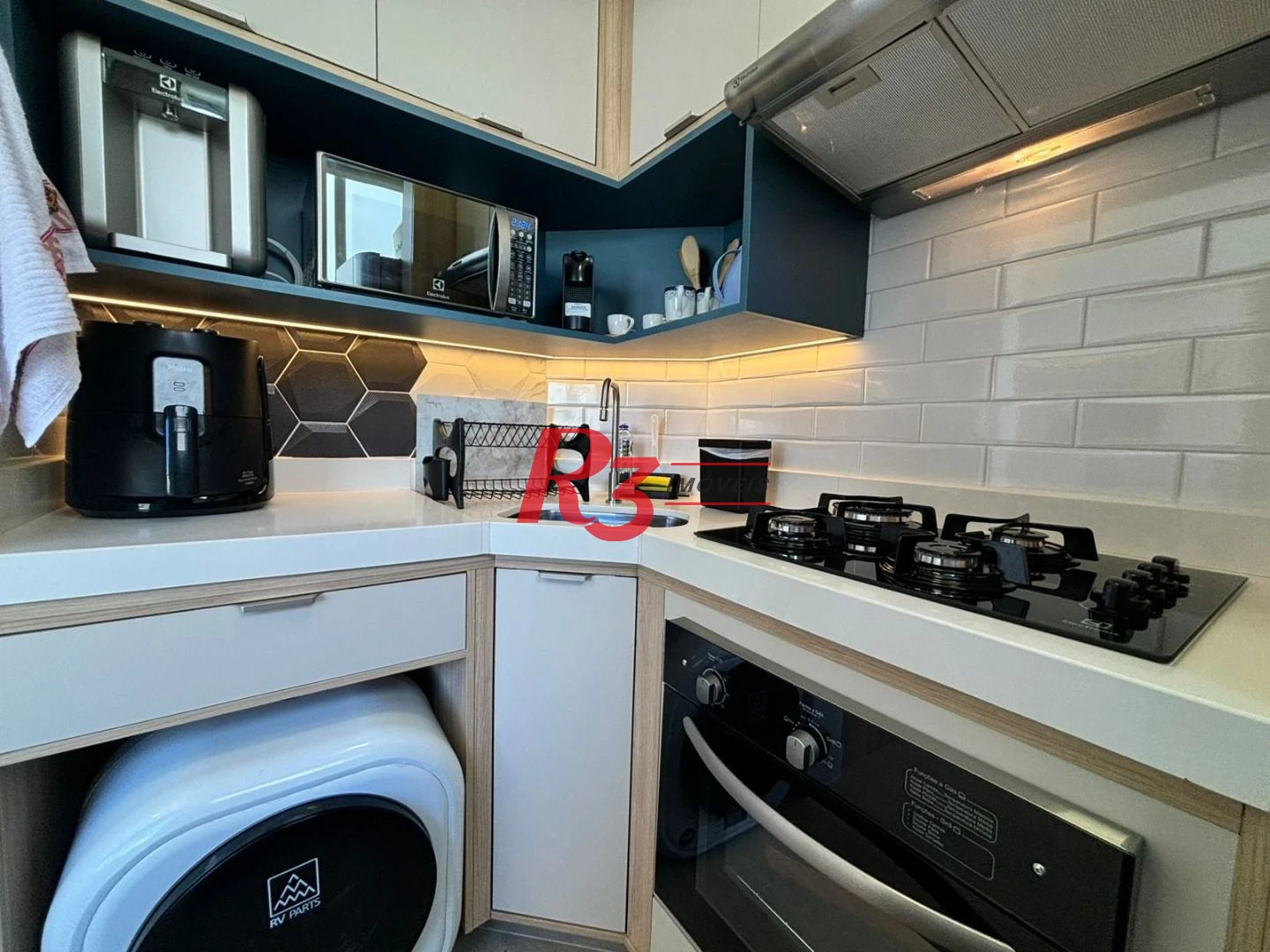 Kitnet com 1 dormitório para alugar, 28 m² por R$ 5.000,02/mês - Embaré - Santos/SP