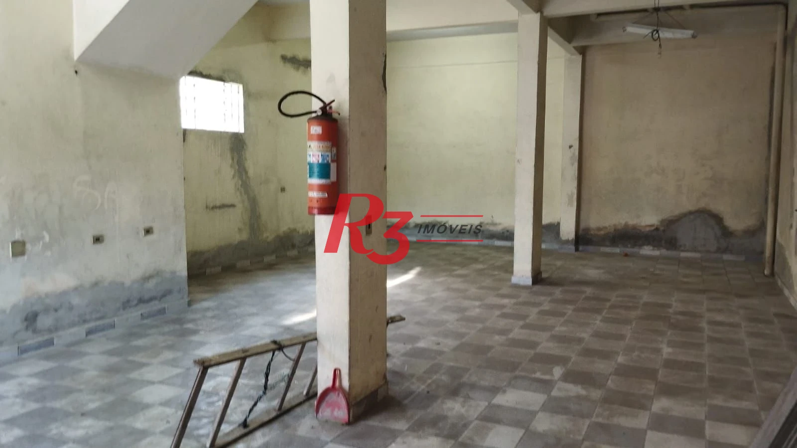 Excelente galpão com 210m2