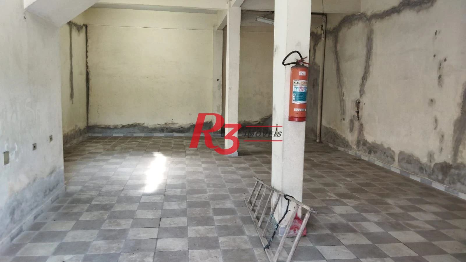 Excelente galpão com 210m2