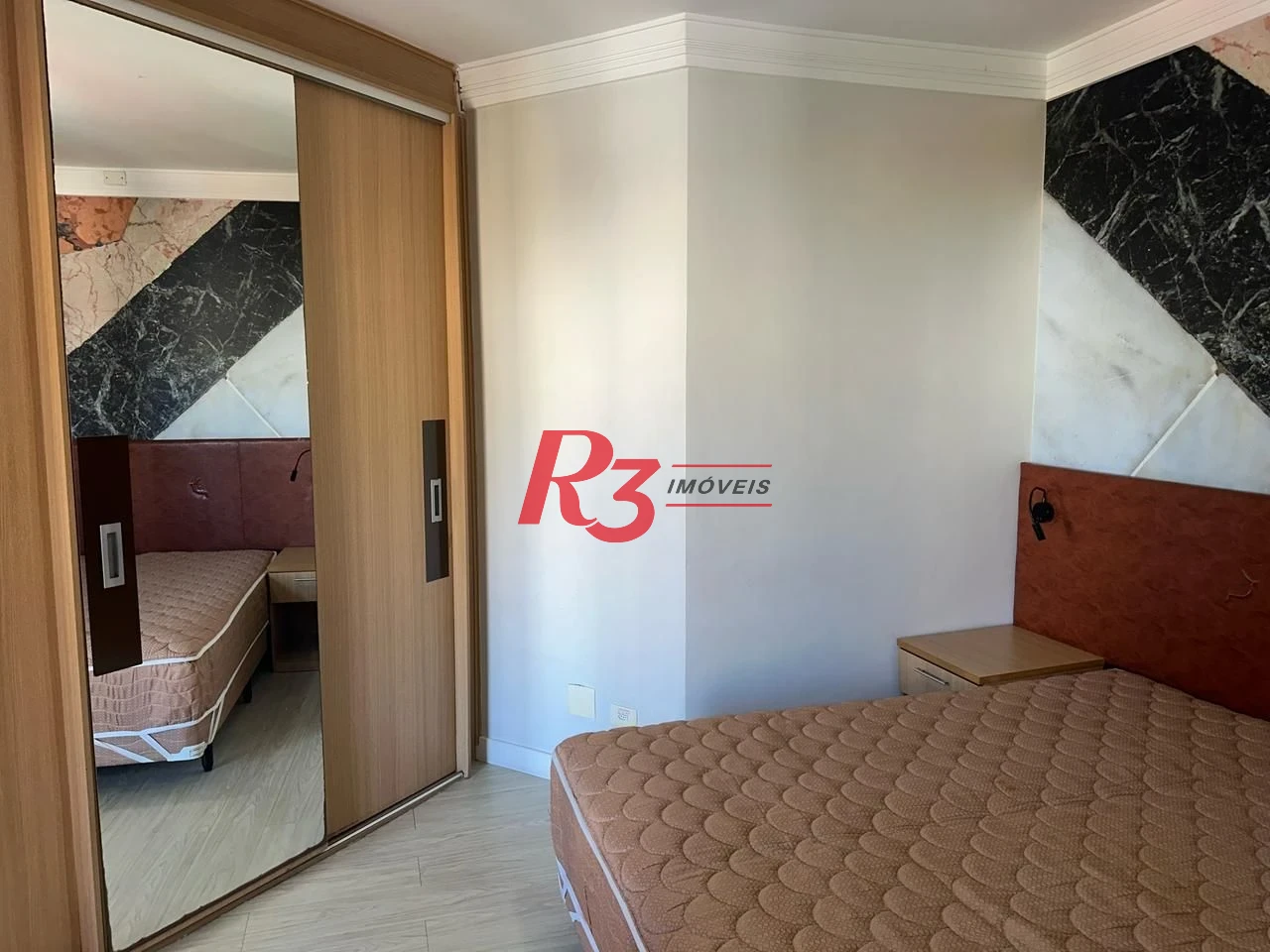 Flat 1 dormitório, sala e varanda  à venda, 44 m² por R$ 428.000 - Gonzaga - Santos/SP