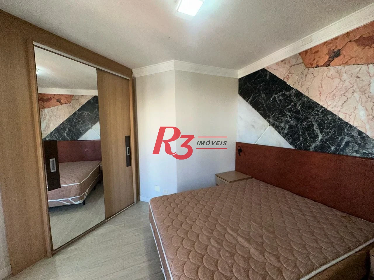 Flat 1 dormitório, sala e varanda  à venda, 44 m² por R$ 428.000 - Gonzaga - Santos/SP
