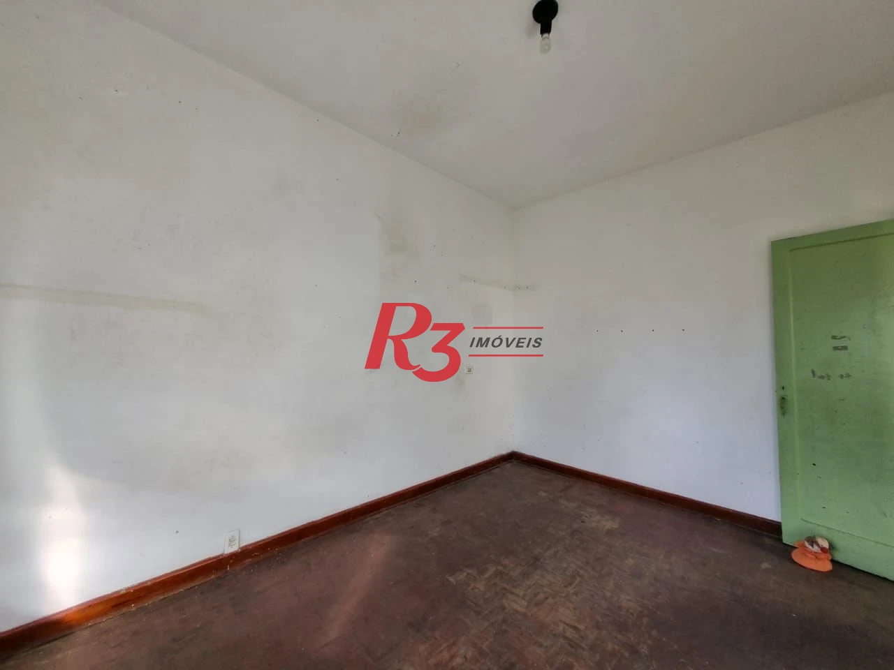 Exclusivo terreno à venda em excelente localização de Santos, com 8x37 m², plano, condição muito especial!!!