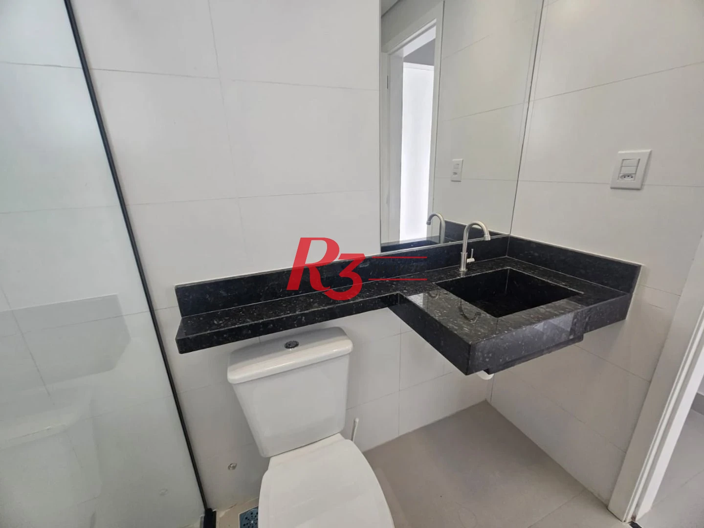 Apartamento á venda todo Reformado 2 dormitórios 1 suíte 1vg  Ponta da Praia