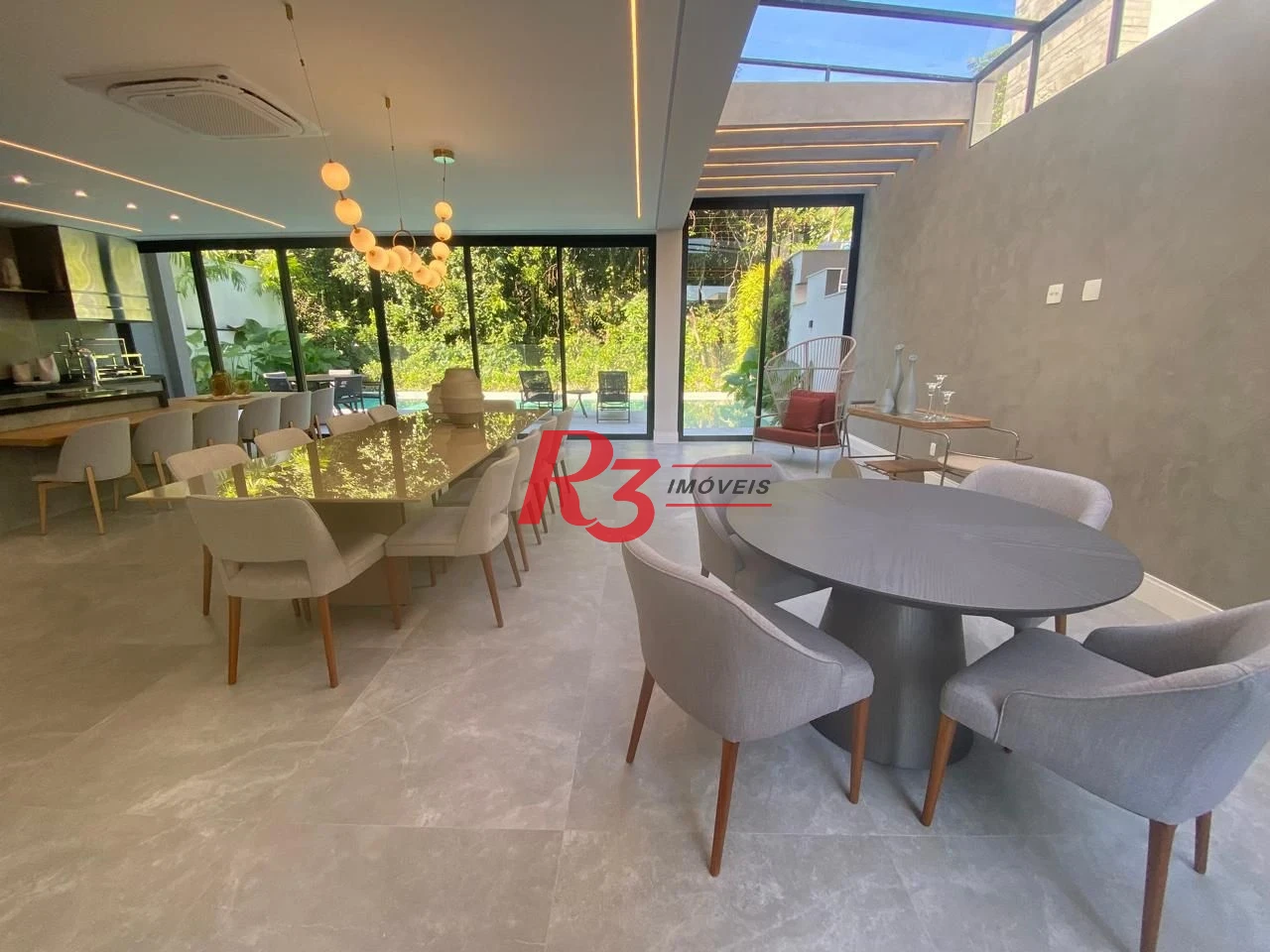 Casa Alto Padrão á venda 6 Suítes Piscina 6 VGS de Garagem Riviera de São Lourenço