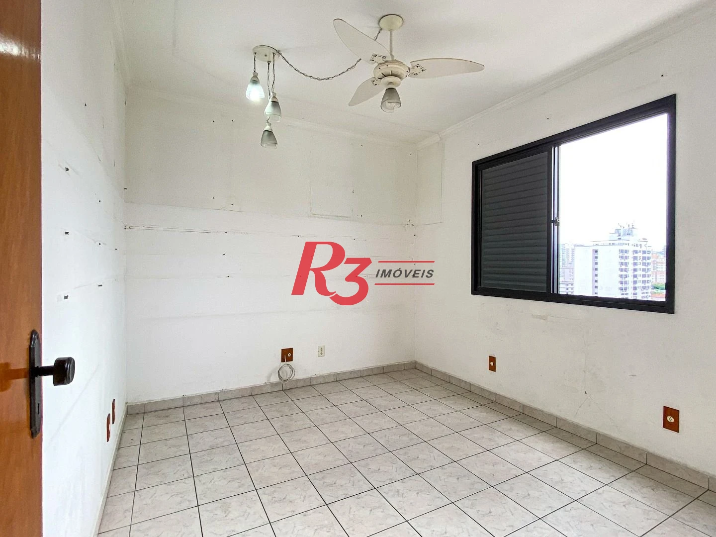 Apartamento com 2 dormitórios à venda, 111 m² por R$ 570.000,00 - Embaré - Santos/SP