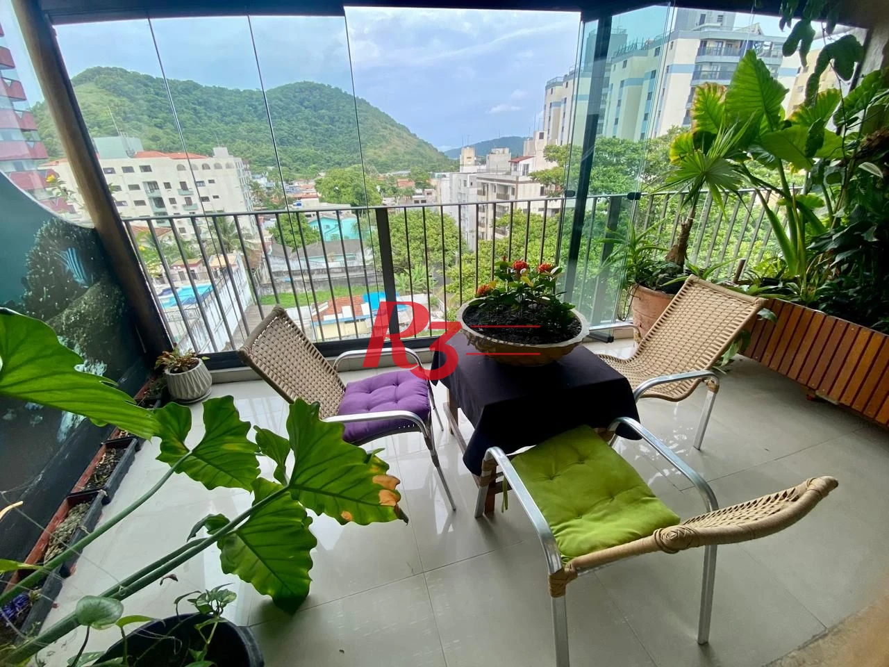 Cobertura com 3 dormitórios à venda, 298 m² por R$ 1.300.000,00 - Jardim Las Palmas - Guarujá/SP