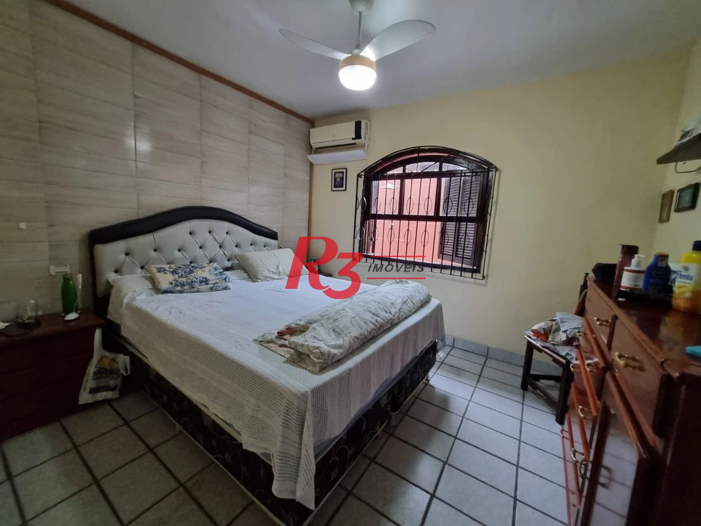 Sobrado com 3 dormitórios à venda, 120 m² por R$ 450.000,00 - Parque Bitaru - São Vicente/SP