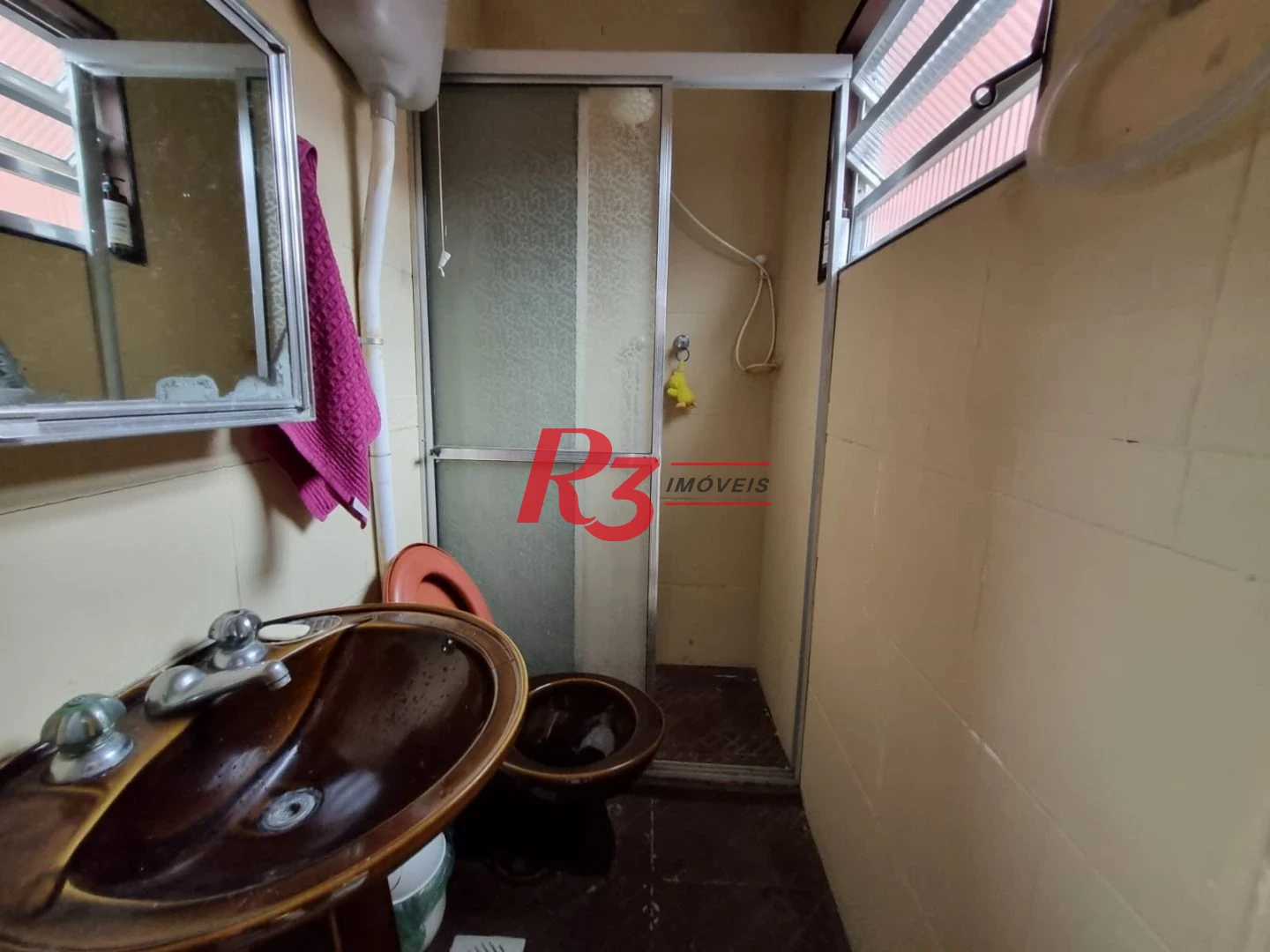 Sobrado com 3 dormitórios à venda, 120 m² por R$ 450.000,00 - Parque Bitaru - São Vicente/SP