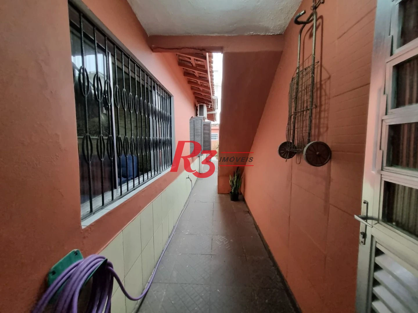 Sobrado com 3 dormitórios à venda, 120 m² por R$ 450.000,00 - Parque Bitaru - São Vicente/SP