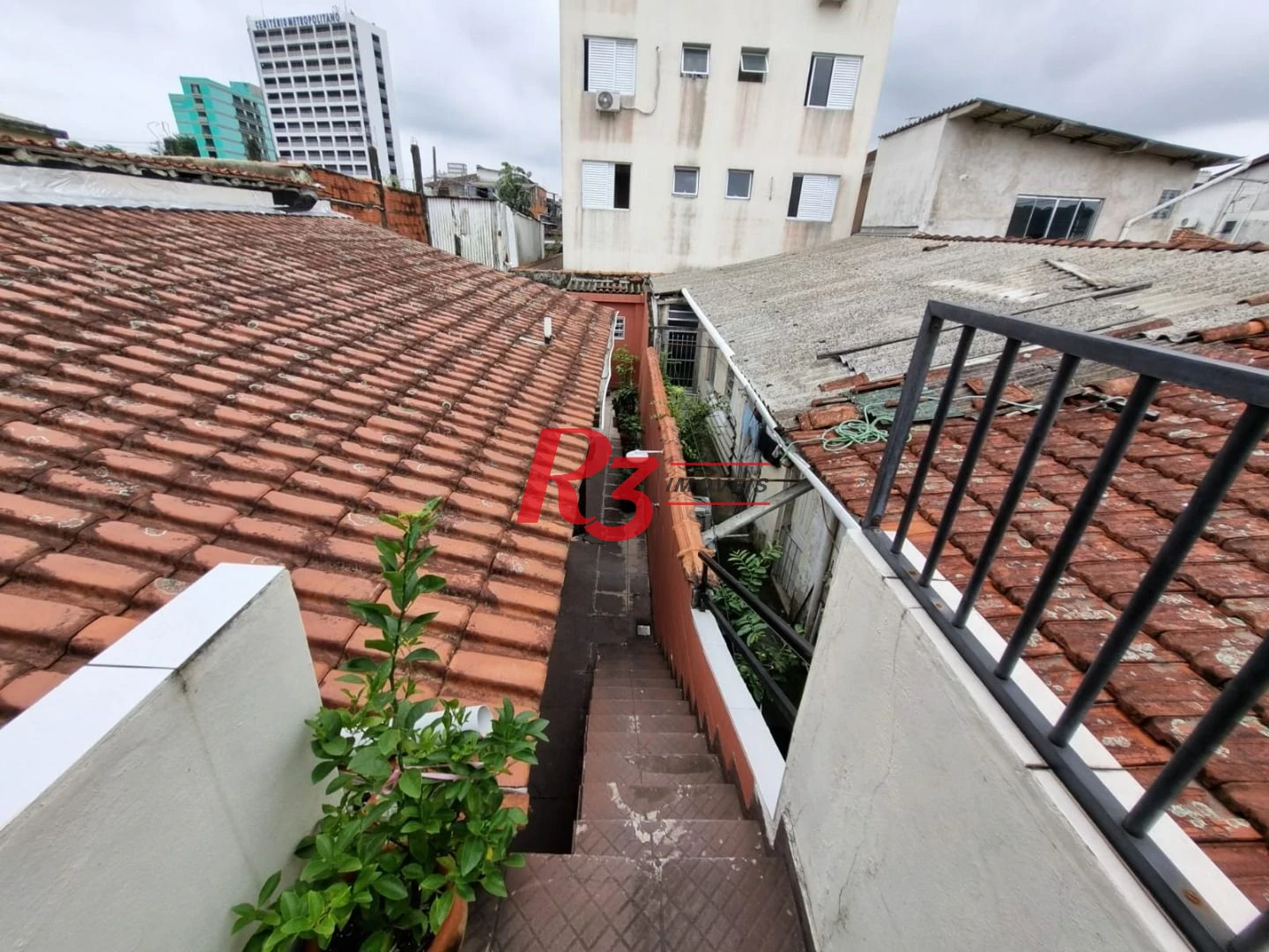 Sobrado com 3 dormitórios à venda, 120 m² por R$ 450.000,00 - Parque Bitaru - São Vicente/SP
