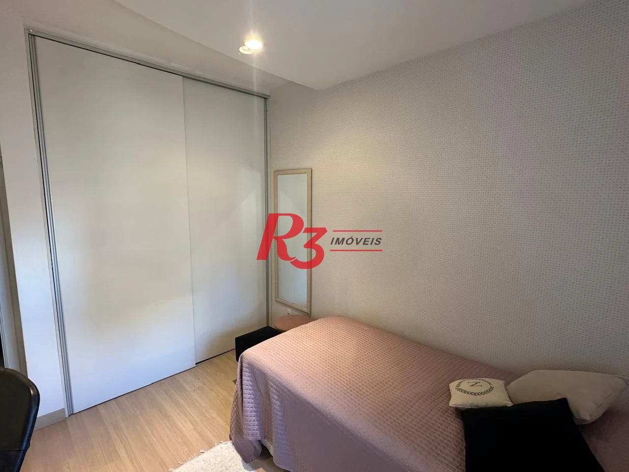 Oportunidade no Gonzaga Reformado 3 dorm. 1 suite, 1 vaga.