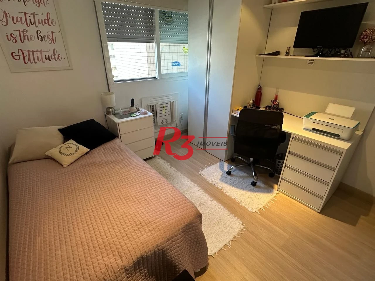 Oportunidade no Gonzaga Reformado 3 dorm. 1 suite, 1 vaga.