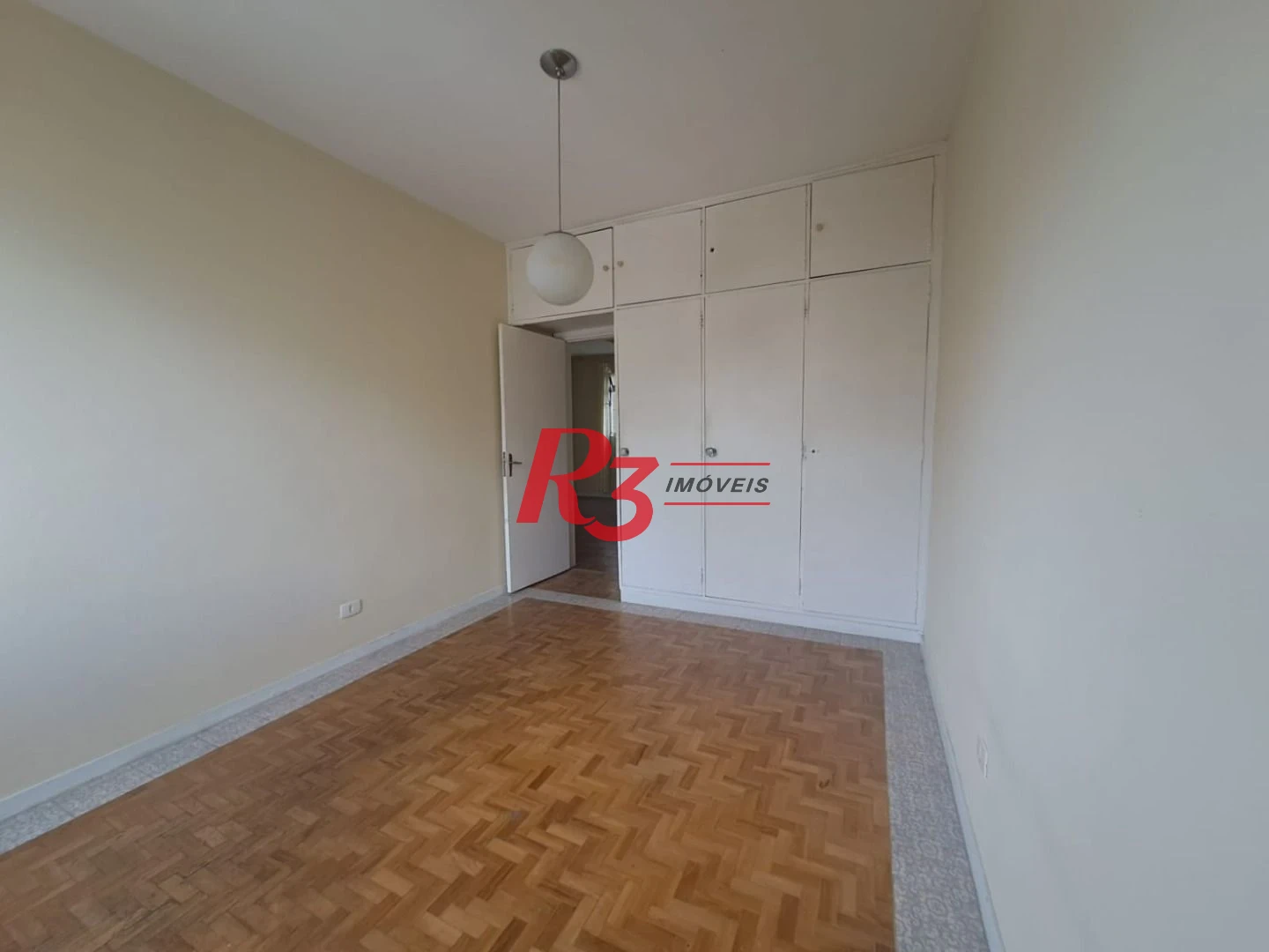 Apartamento com 2 dormitórios à venda, 65 m² por R$ 410.000,00 - Embaré - Santos/SP