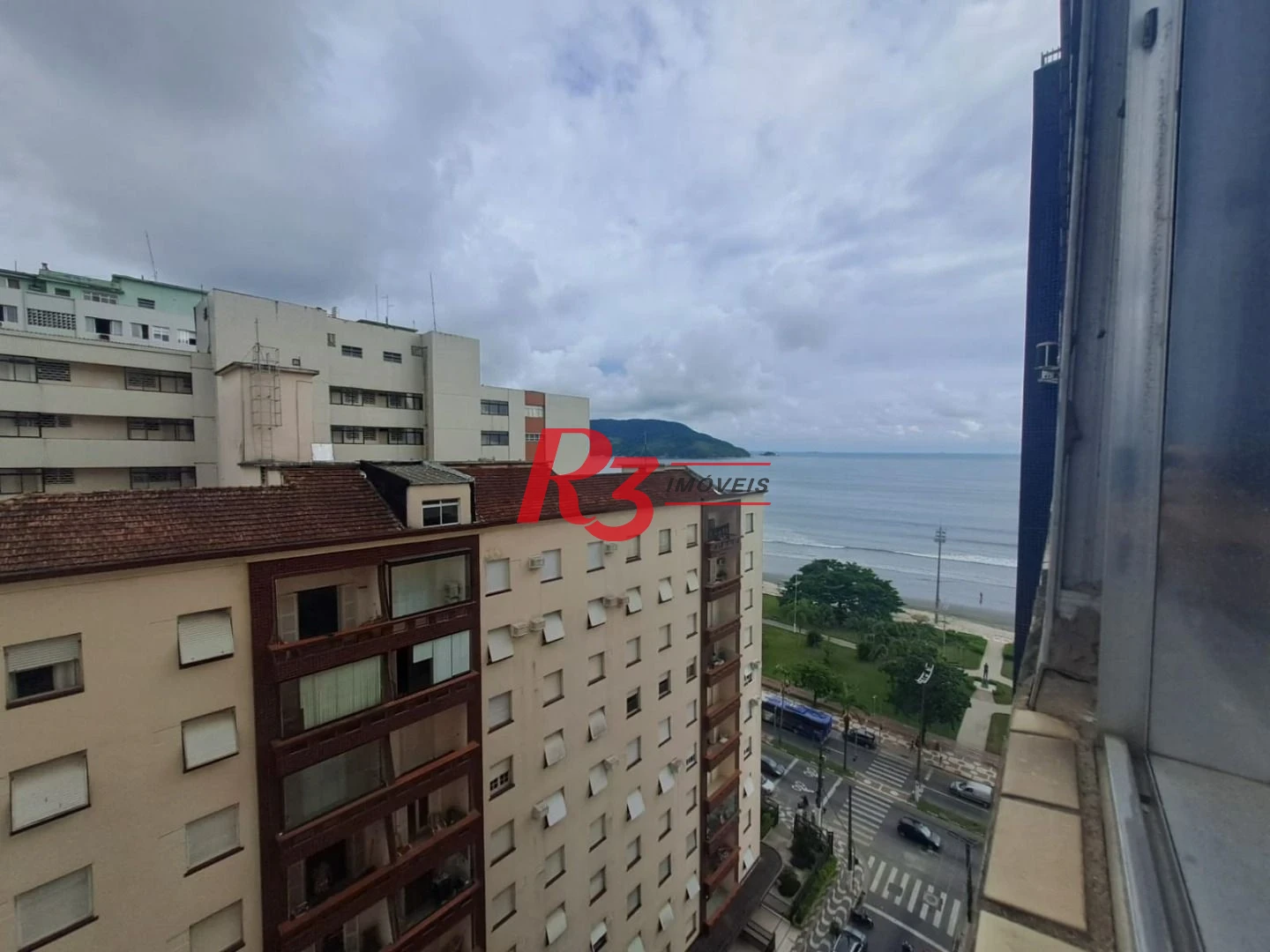 Apartamento com 2 dormitórios à venda, 65 m² por R$ 410.000,00 - Embaré - Santos/SP