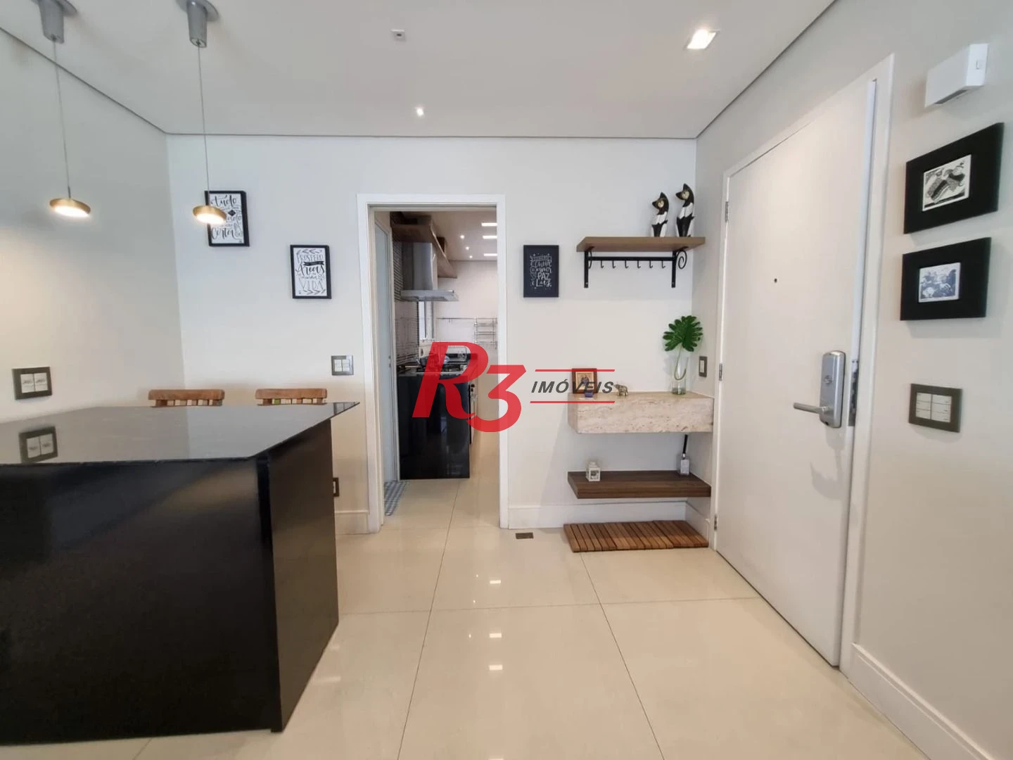 Excelente apartamento para locação mobiliado e decorado, 2 vagas,  em Santos, na quadra da praia, com 3 quartos, sacada gourmet e lazer completo!!