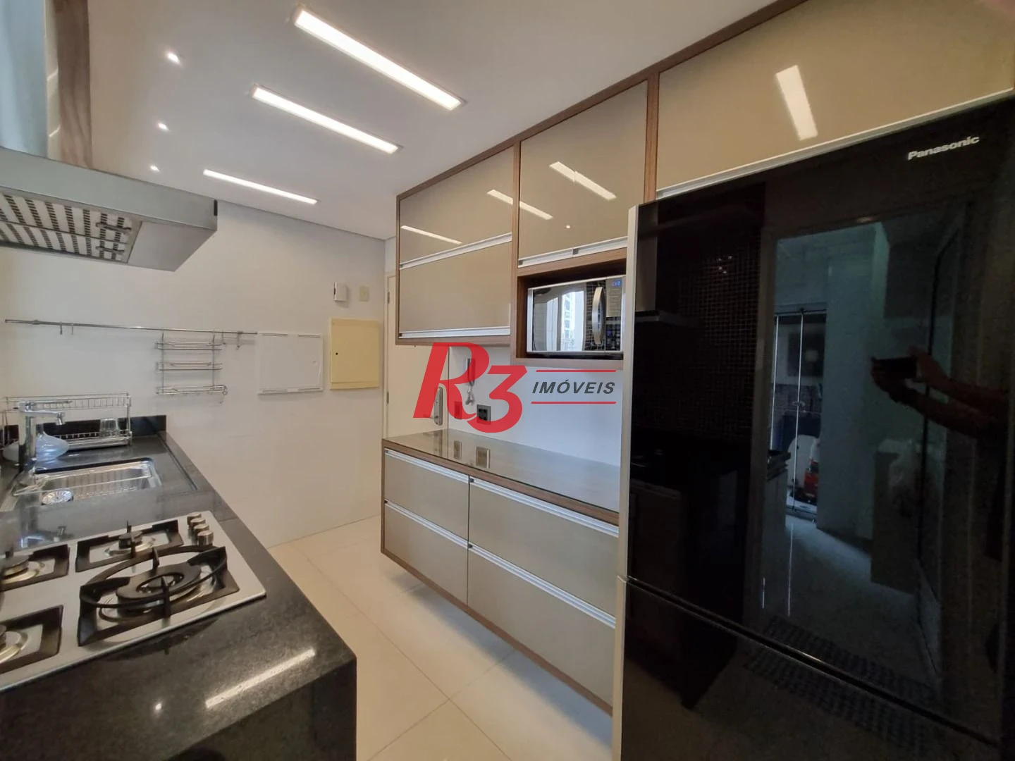 Excelente apartamento para locação mobiliado e decorado, 2 vagas,  em Santos, na quadra da praia, com 3 quartos, sacada gourmet e lazer completo!!