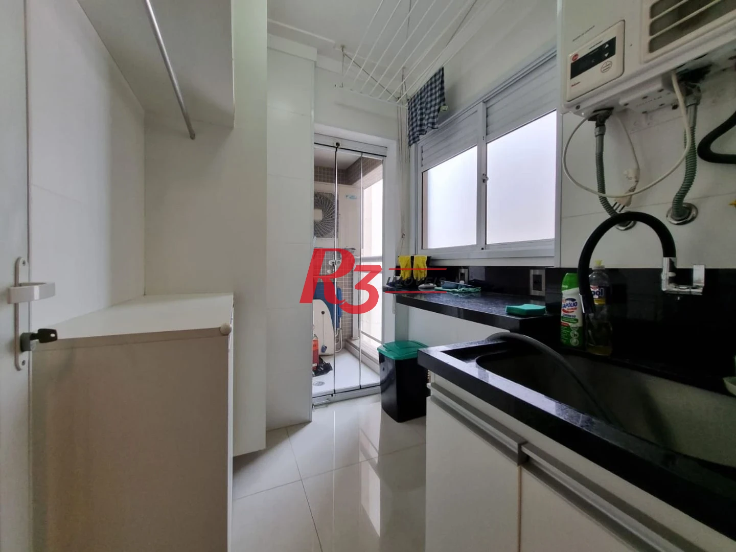 Excelente apartamento para locação mobiliado e decorado, 2 vagas,  em Santos, na quadra da praia, com 3 quartos, sacada gourmet e lazer completo!!