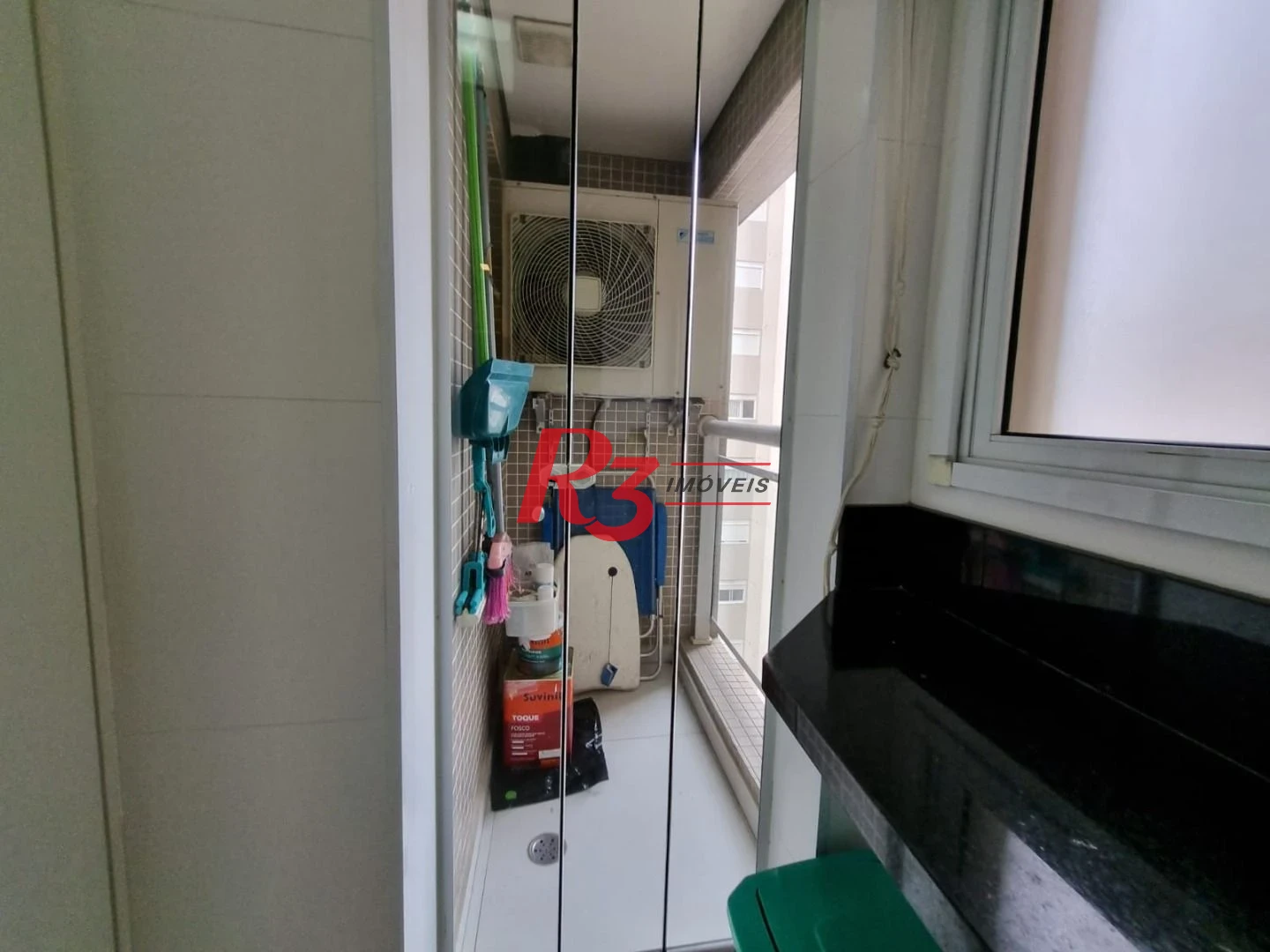 Excelente apartamento para locação mobiliado e decorado, 2 vagas,  em Santos, na quadra da praia, com 3 quartos, sacada gourmet e lazer completo!!