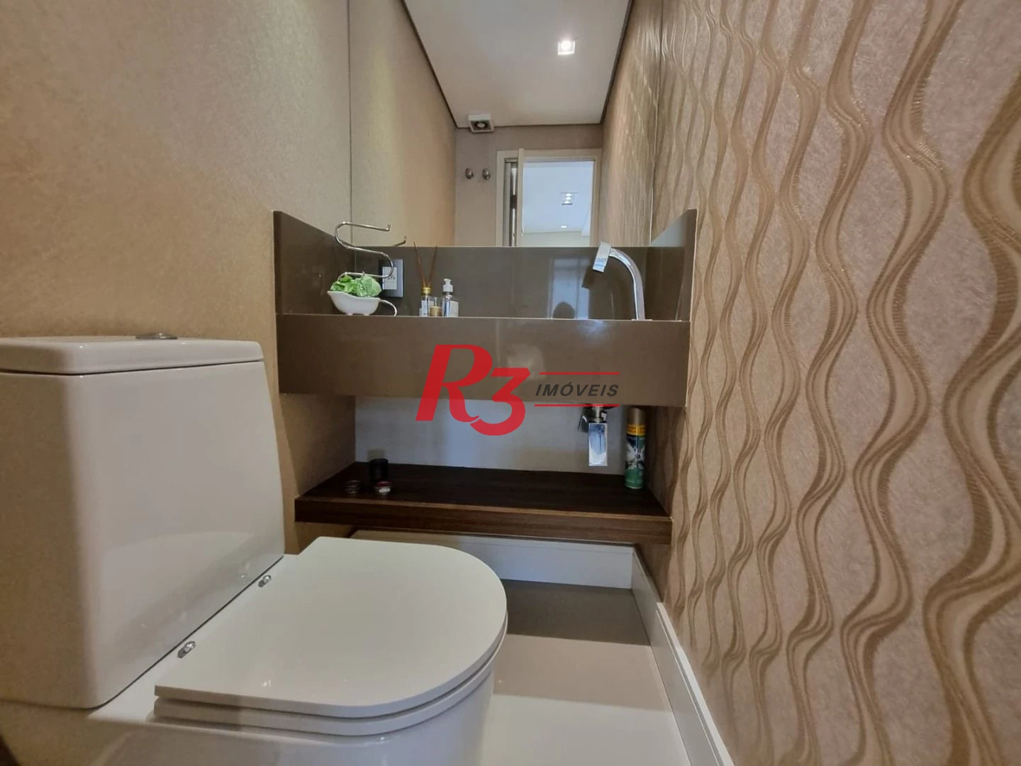 Excelente apartamento para locação mobiliado e decorado, 2 vagas,  em Santos, na quadra da praia, com 3 quartos, sacada gourmet e lazer completo!!