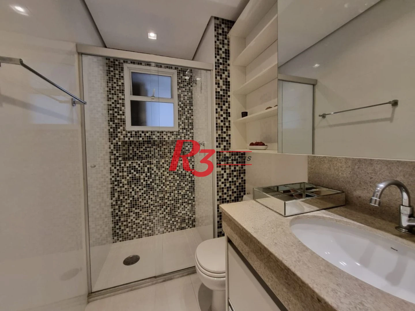 Excelente apartamento para locação mobiliado e decorado, 2 vagas,  em Santos, na quadra da praia, com 3 quartos, sacada gourmet e lazer completo!!
