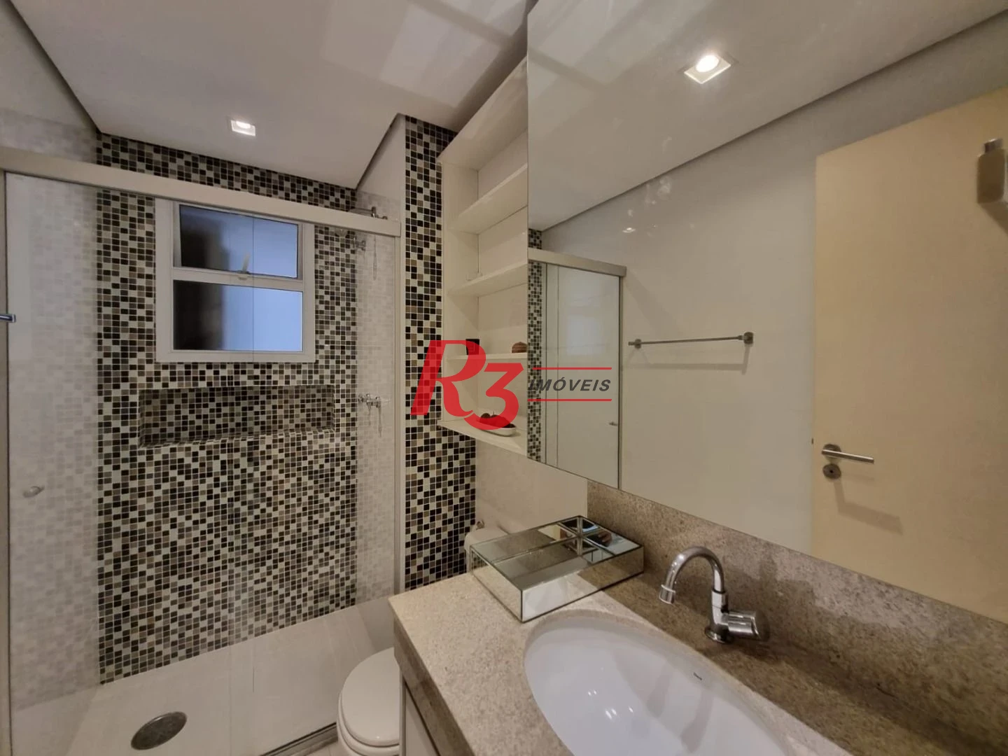 Excelente apartamento para locação mobiliado e decorado, 2 vagas,  em Santos, na quadra da praia, com 3 quartos, sacada gourmet e lazer completo!!