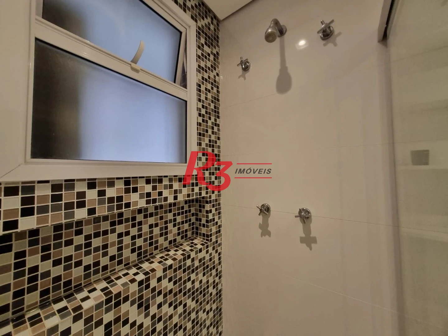 Excelente apartamento para locação mobiliado e decorado, 2 vagas,  em Santos, na quadra da praia, com 3 quartos, sacada gourmet e lazer completo!!