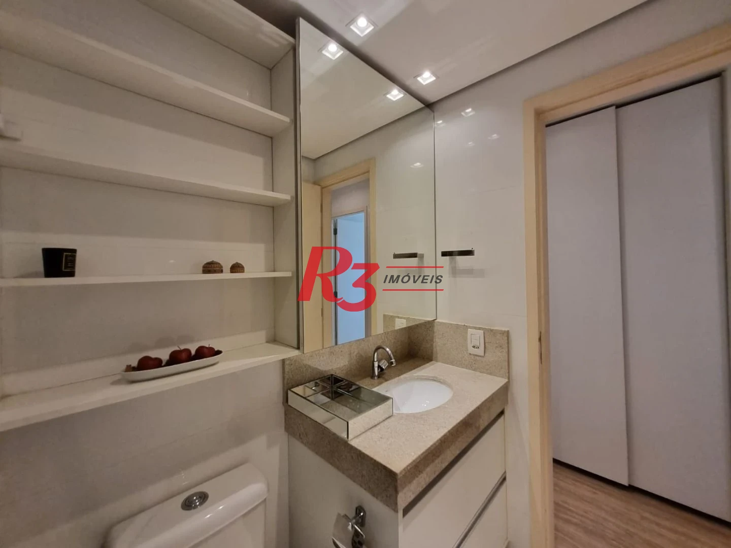 Excelente apartamento para locação mobiliado e decorado, 2 vagas,  em Santos, na quadra da praia, com 3 quartos, sacada gourmet e lazer completo!!