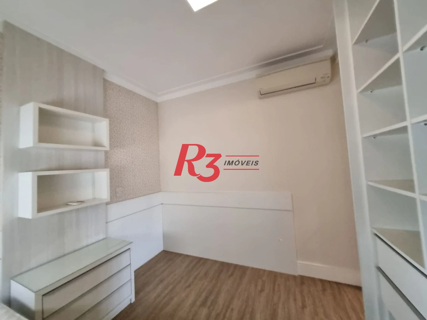 Excelente apartamento para locação mobiliado e decorado, 2 vagas,  em Santos, na quadra da praia, com 3 quartos, sacada gourmet e lazer completo!!