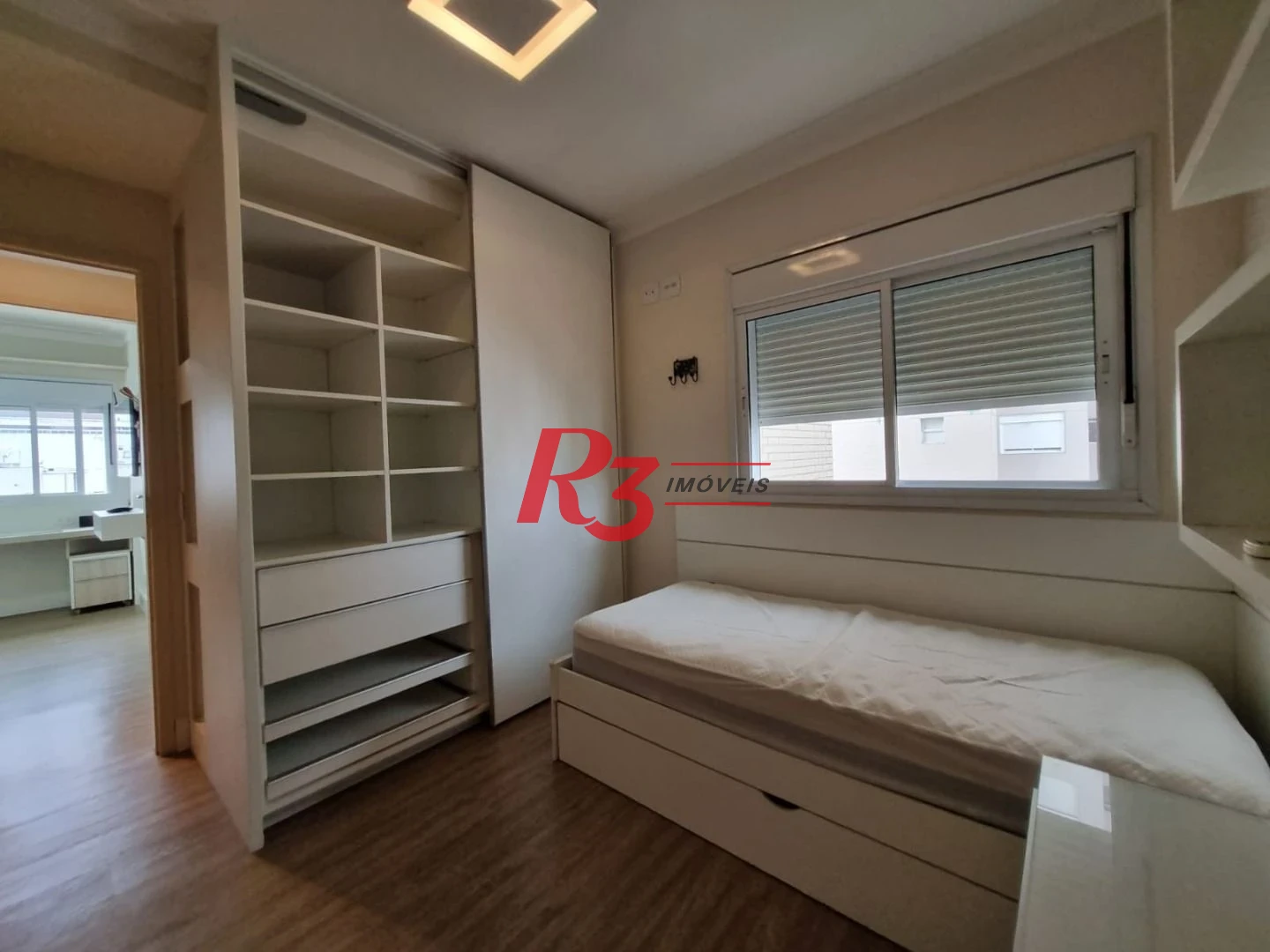 Excelente apartamento para locação mobiliado e decorado, 2 vagas,  em Santos, na quadra da praia, com 3 quartos, sacada gourmet e lazer completo!!