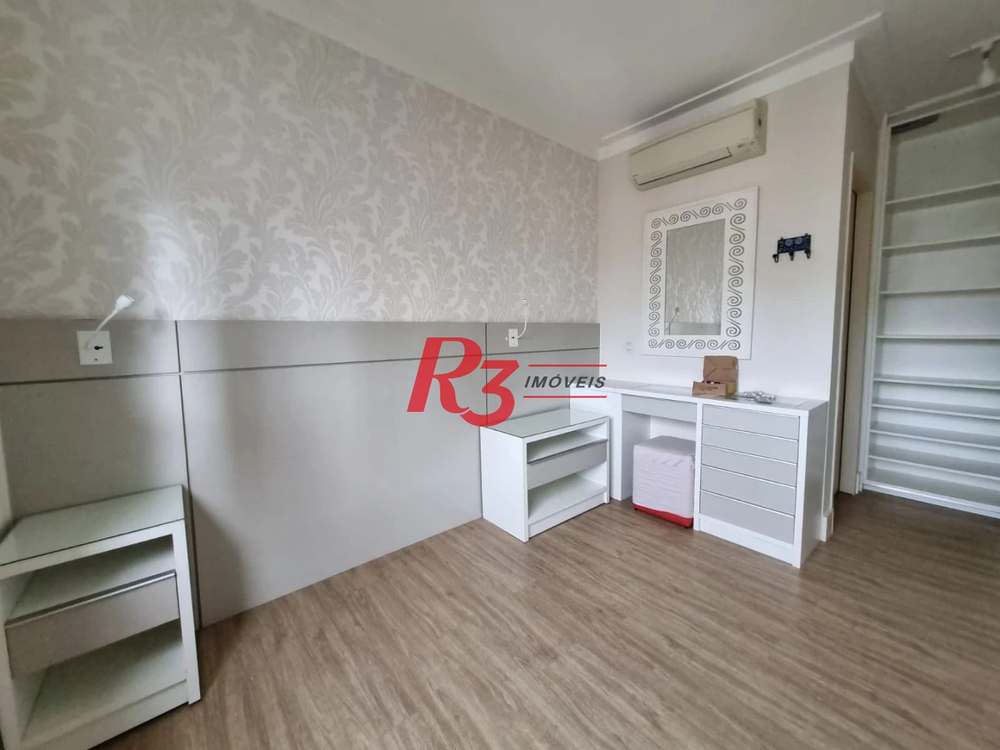Excelente apartamento para locação mobiliado e decorado, 2 vagas,  em Santos, na quadra da praia, com 3 quartos, sacada gourmet e lazer completo!!