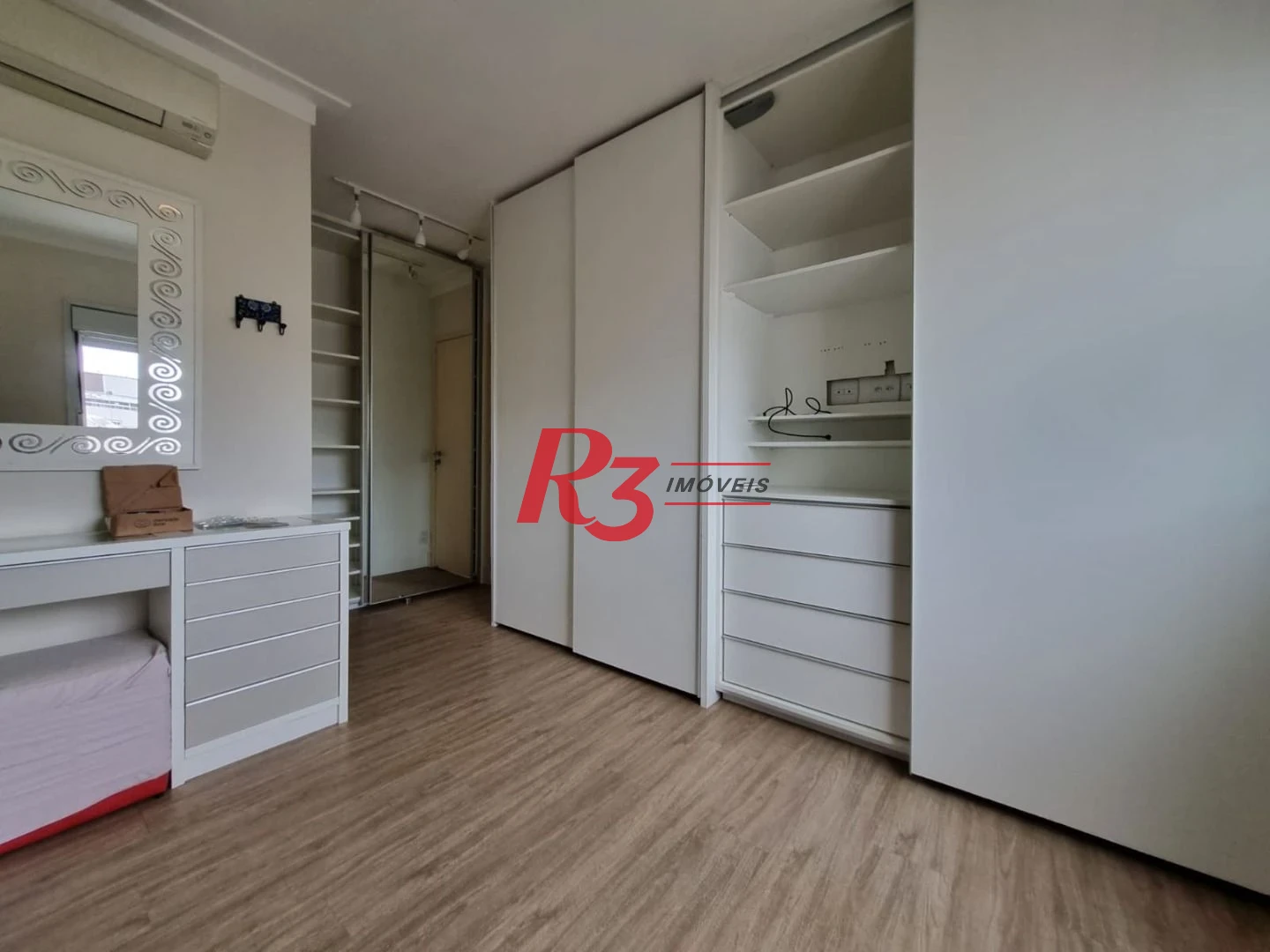 Excelente apartamento para locação mobiliado e decorado, 2 vagas,  em Santos, na quadra da praia, com 3 quartos, sacada gourmet e lazer completo!!