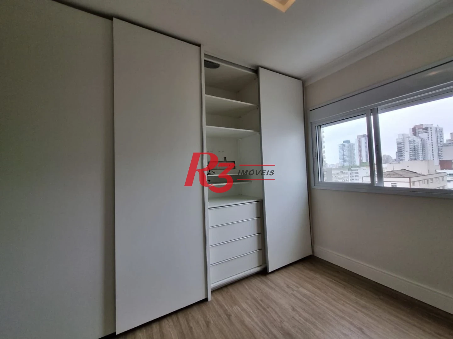 Excelente apartamento para locação mobiliado e decorado, 2 vagas,  em Santos, na quadra da praia, com 3 quartos, sacada gourmet e lazer completo!!