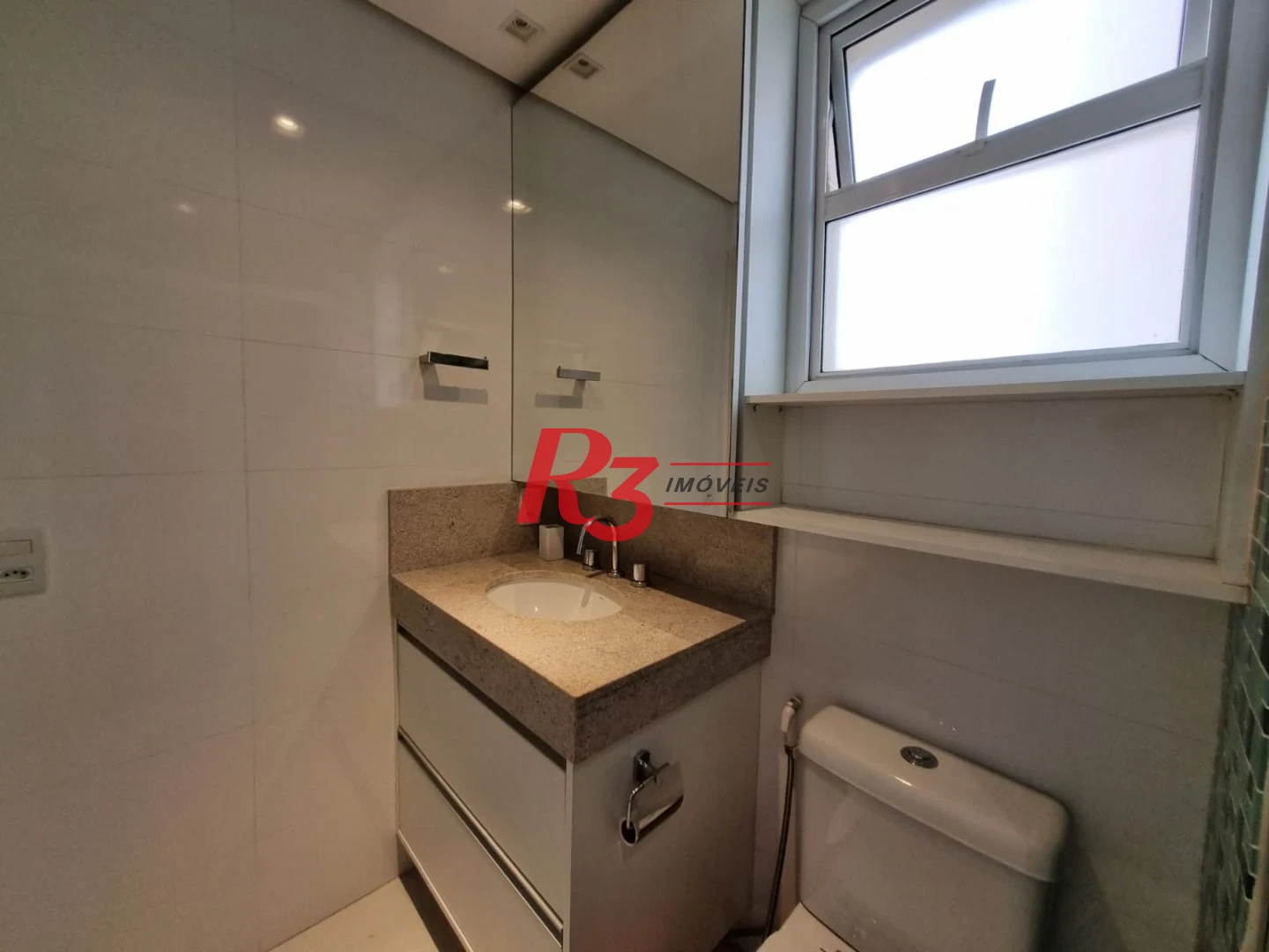 Excelente apartamento para locação mobiliado e decorado, 2 vagas,  em Santos, na quadra da praia, com 3 quartos, sacada gourmet e lazer completo!!