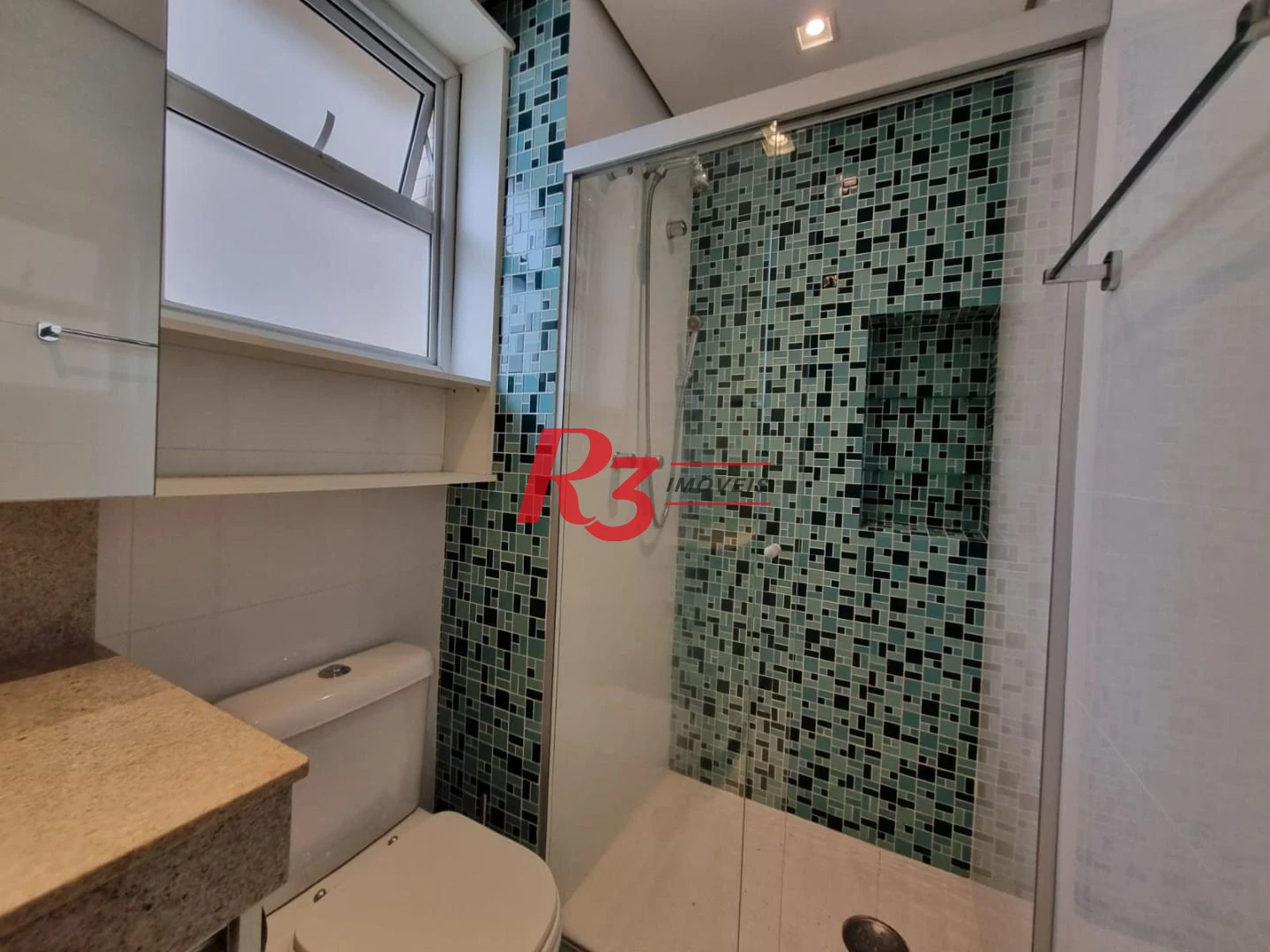 Excelente apartamento para locação mobiliado e decorado, 2 vagas,  em Santos, na quadra da praia, com 3 quartos, sacada gourmet e lazer completo!!