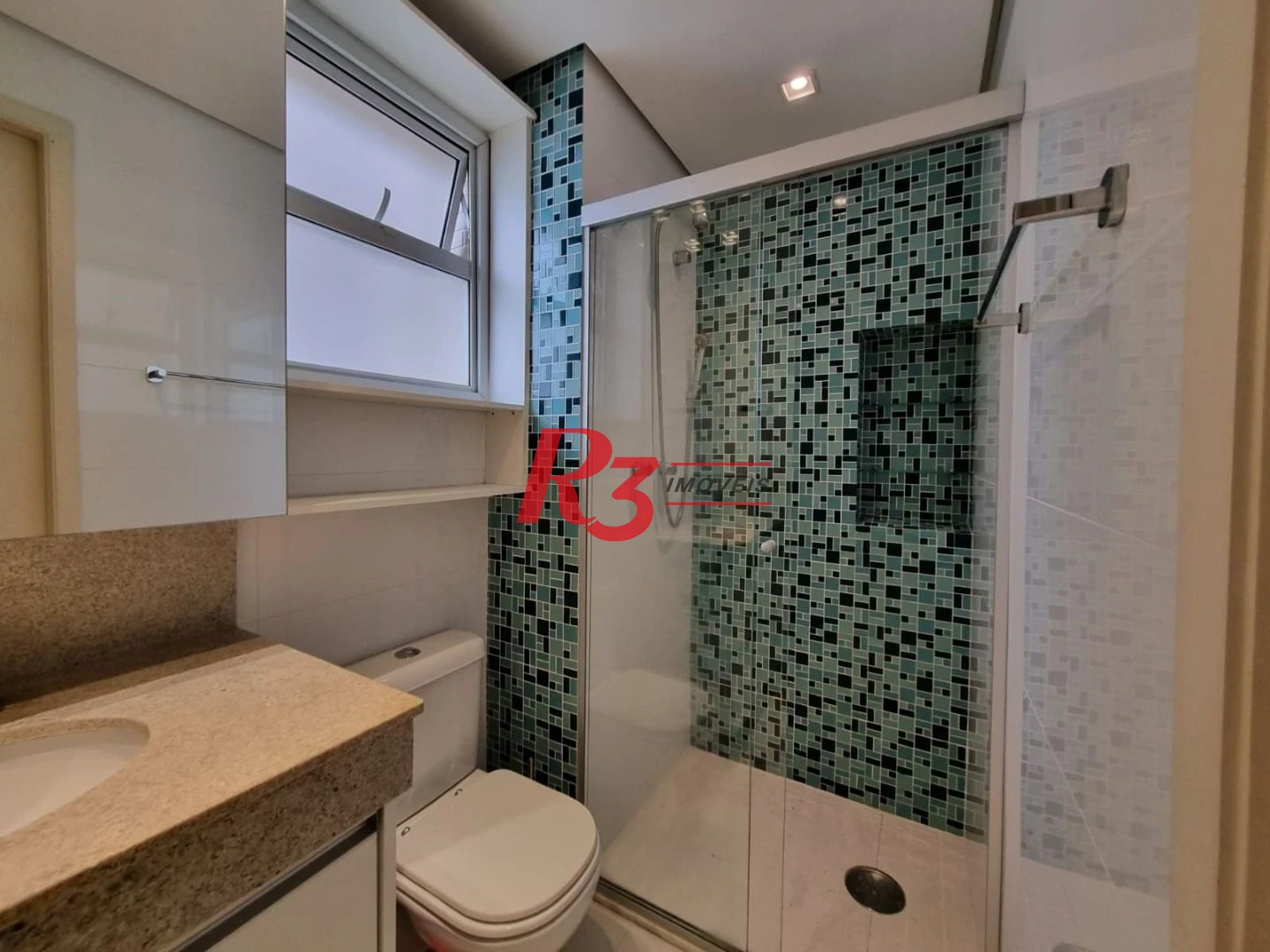 Excelente apartamento para locação mobiliado e decorado, 2 vagas,  em Santos, na quadra da praia, com 3 quartos, sacada gourmet e lazer completo!!