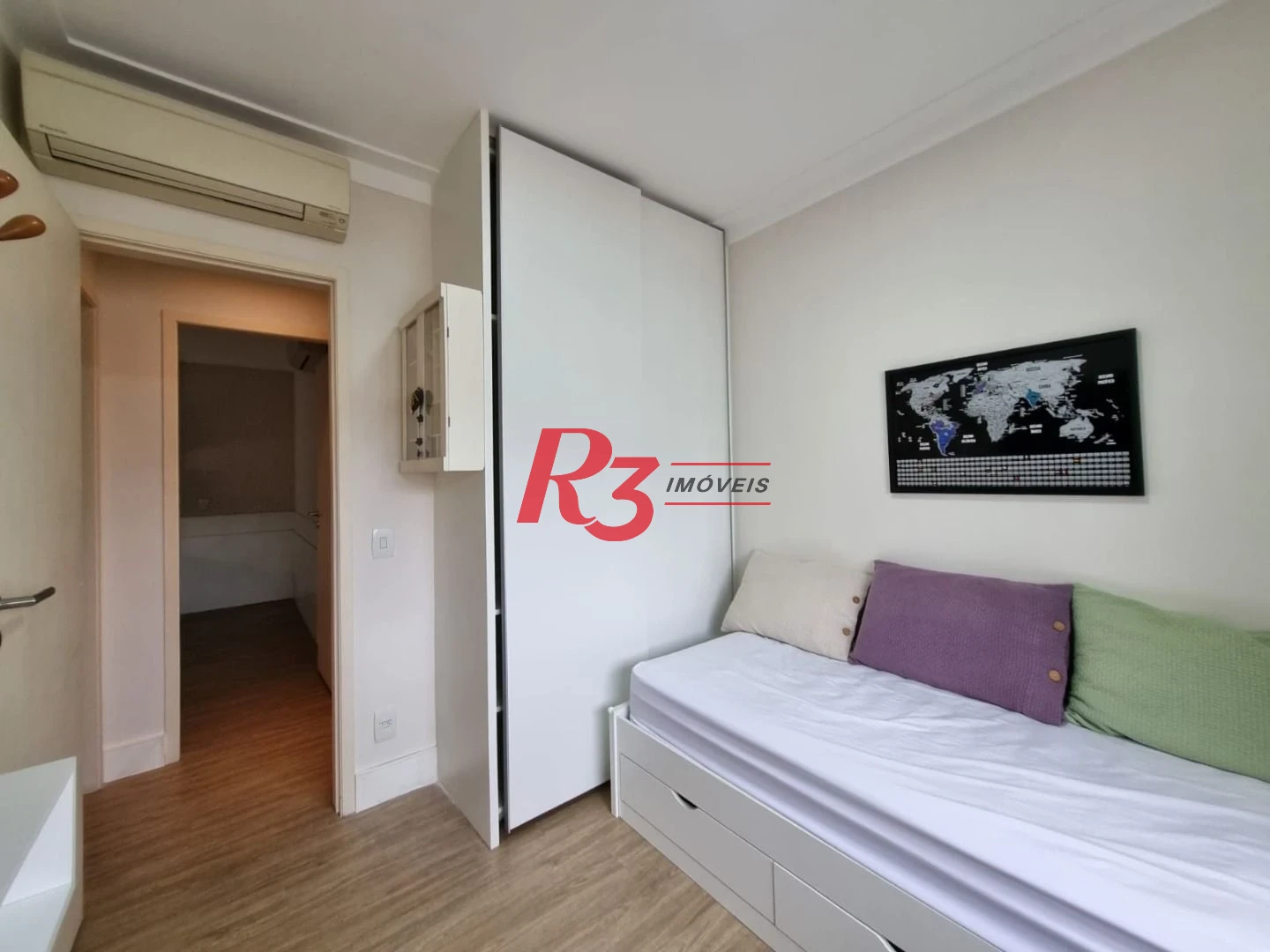 Excelente apartamento para locação mobiliado e decorado, 2 vagas,  em Santos, na quadra da praia, com 3 quartos, sacada gourmet e lazer completo!!