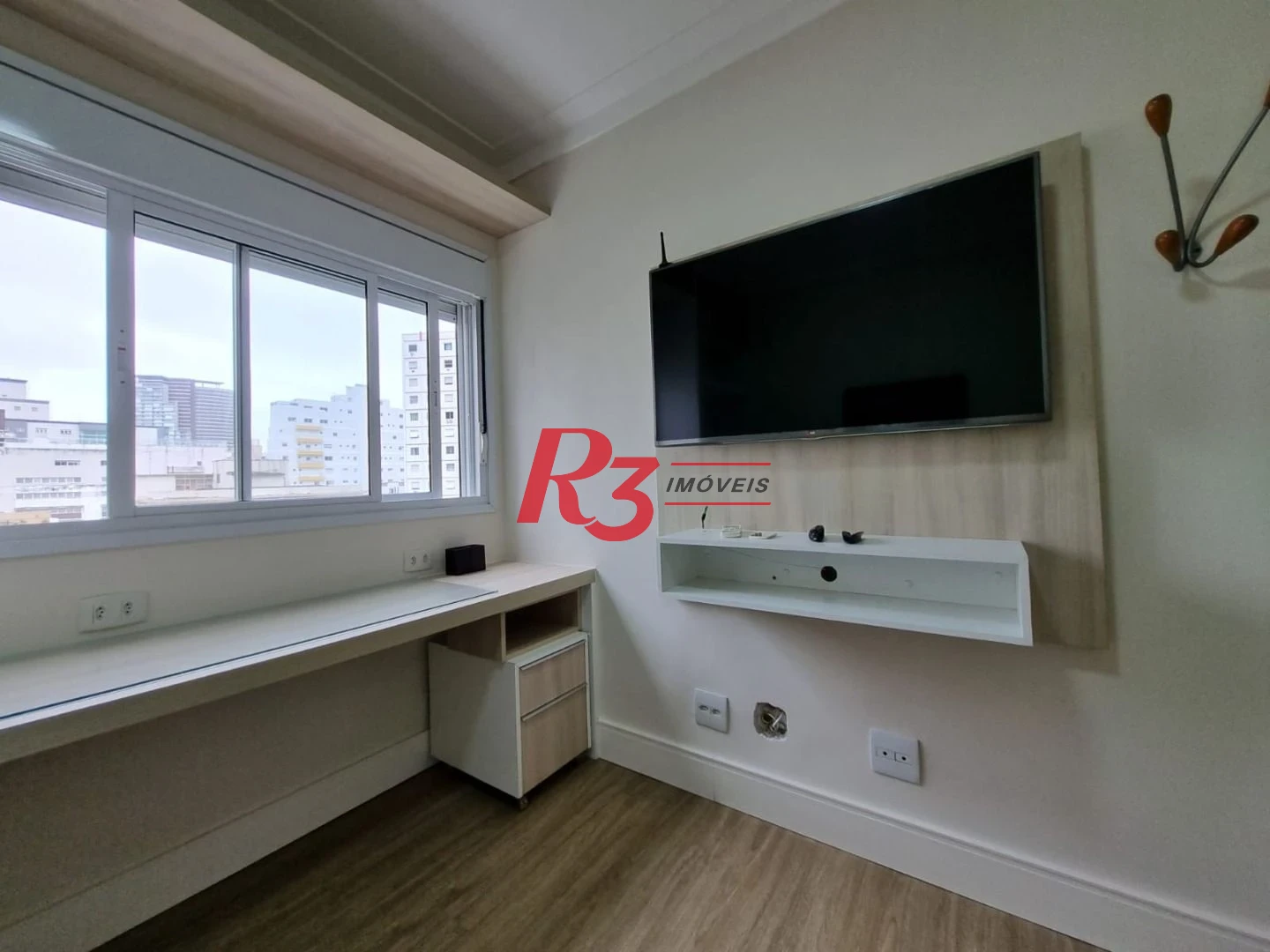 Excelente apartamento para locação mobiliado e decorado, 2 vagas,  em Santos, na quadra da praia, com 3 quartos, sacada gourmet e lazer completo!!