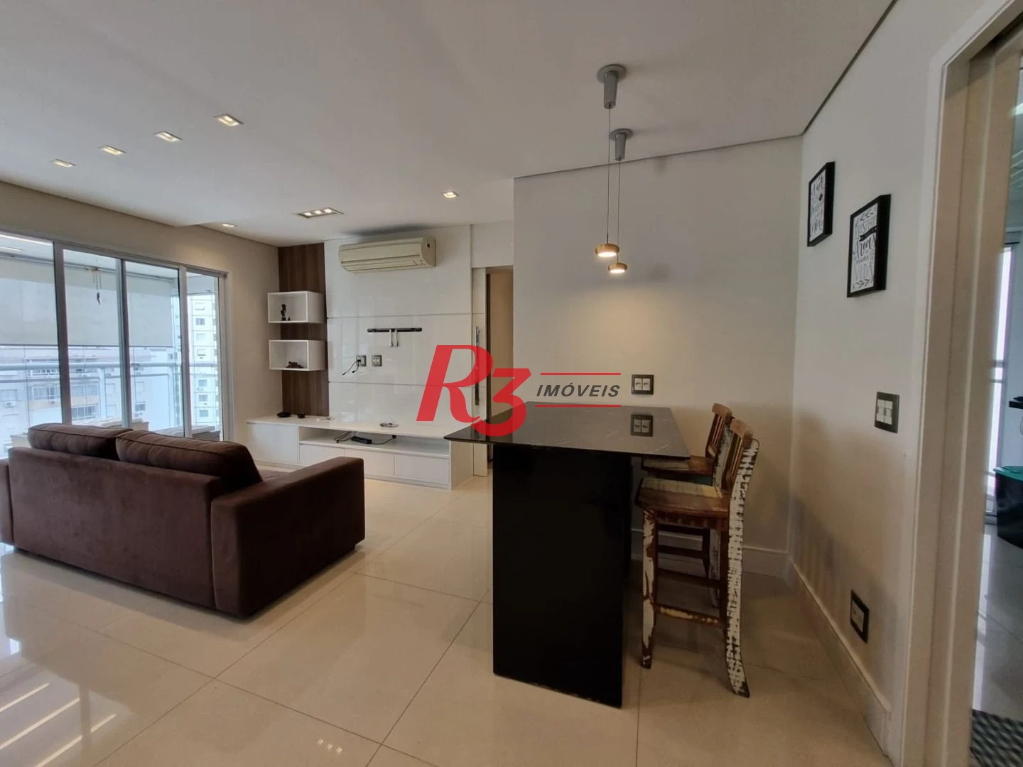 Excelente apartamento para locação mobiliado e decorado, 2 vagas,  em Santos, na quadra da praia, com 3 quartos, sacada gourmet e lazer completo!!