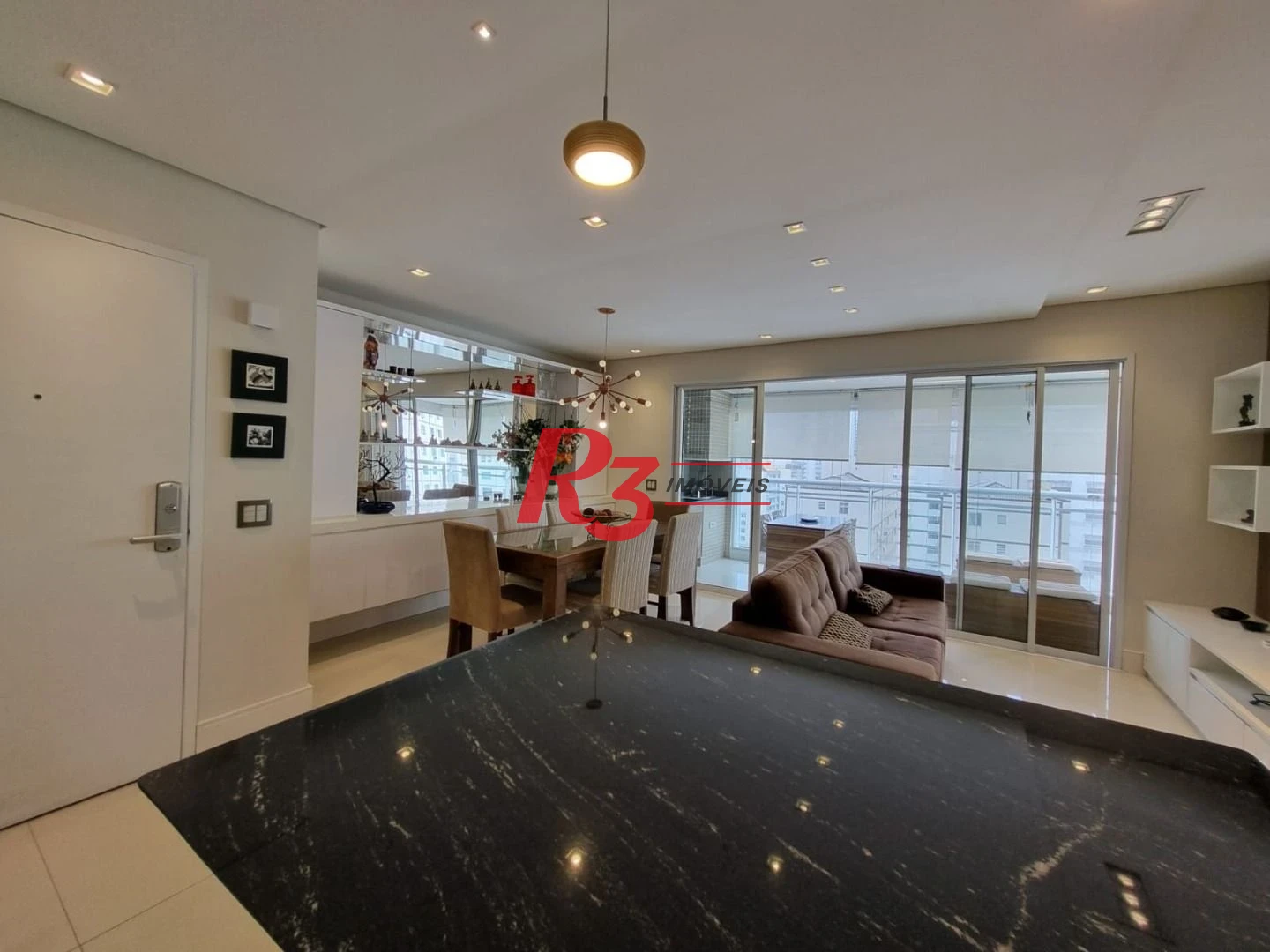 Excelente apartamento para locação mobiliado e decorado, 2 vagas,  em Santos, na quadra da praia, com 3 quartos, sacada gourmet e lazer completo!!