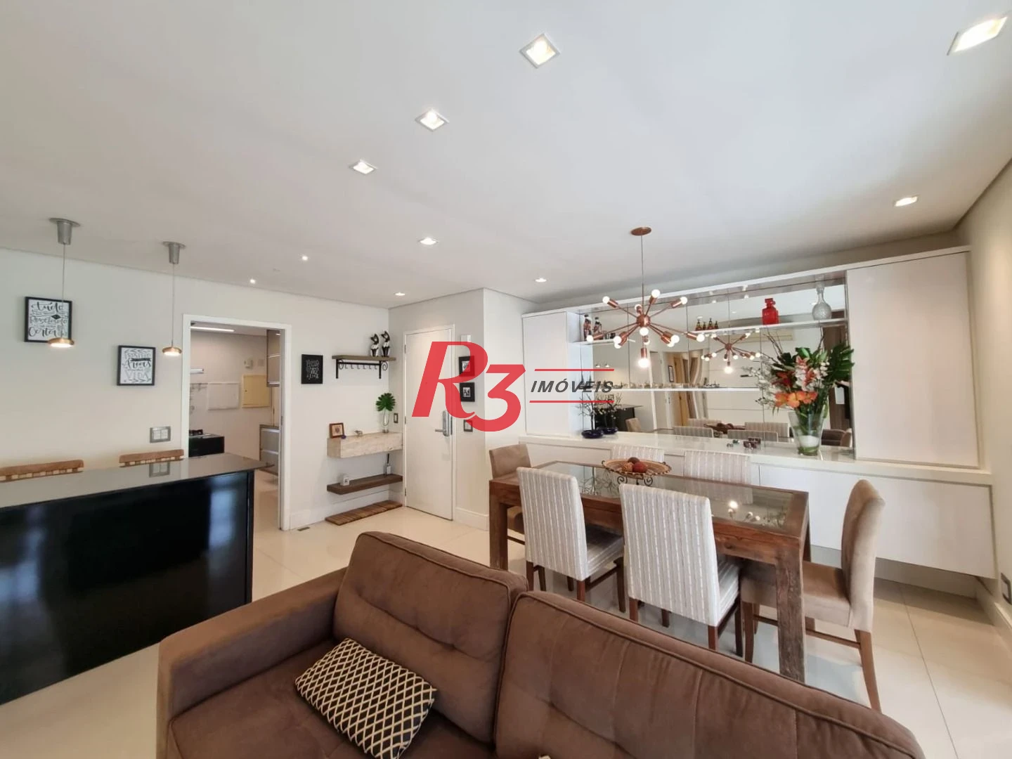 Excelente apartamento para locação mobiliado e decorado, 2 vagas,  em Santos, na quadra da praia, com 3 quartos, sacada gourmet e lazer completo!!