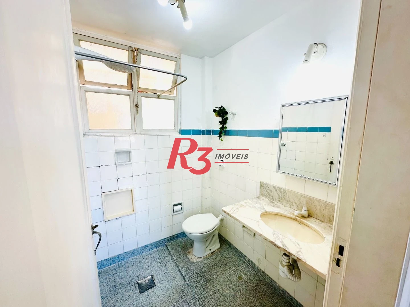 Apartamento com 1 dormitório para alugar, 44 m² por R$ 3.000,02/mês - Pompéia - Santos/SP